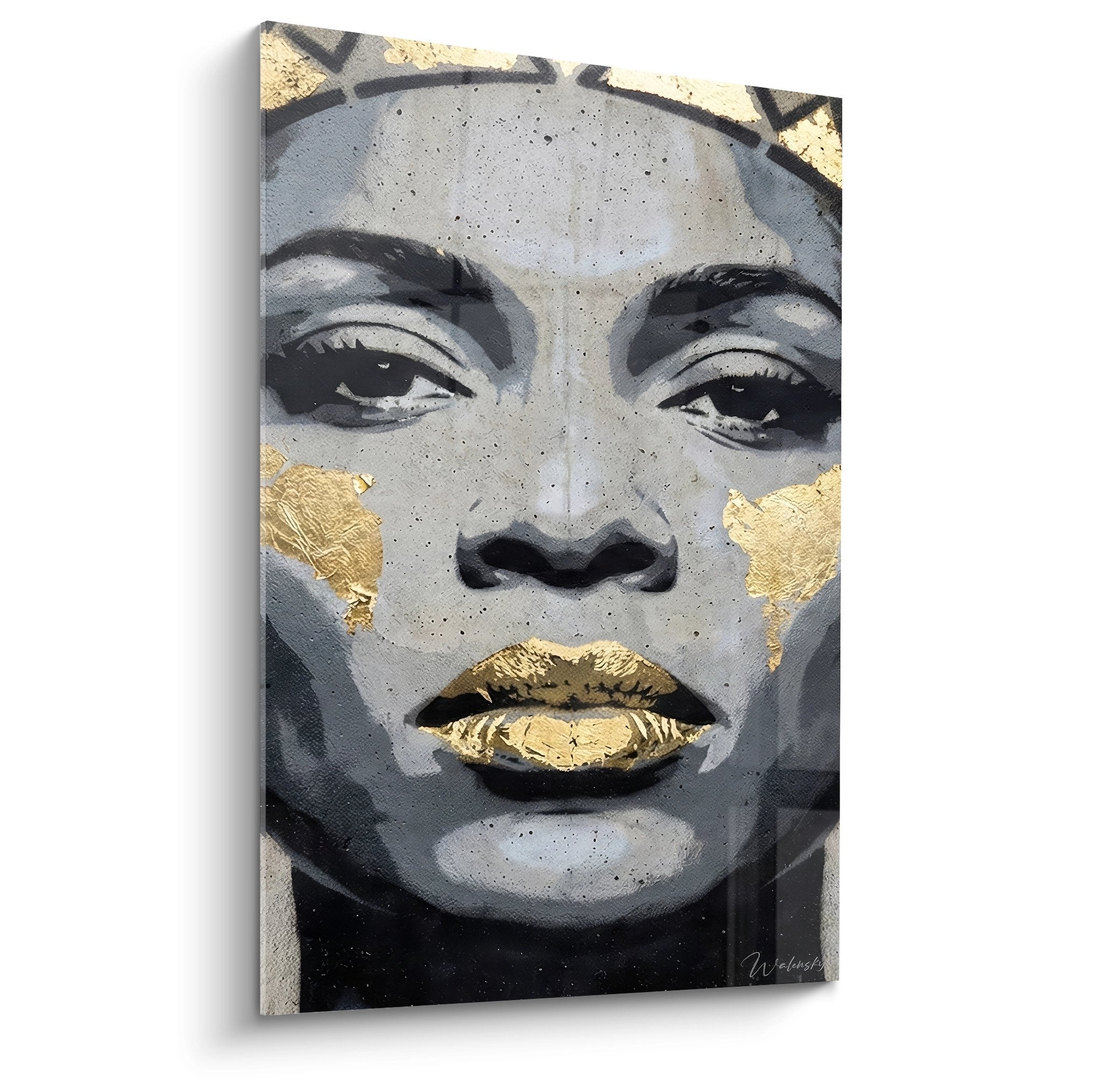 Portrait street art feminin noir blanc or levres dorees regard intense decoration murale moderne