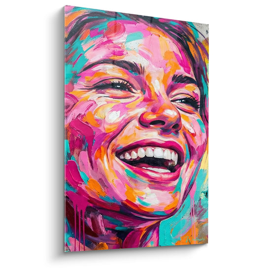 Schilderij lachend vrouwengezicht in felle kleuren roze turquoise oranje - Explosieve vreugde - Portreteditie Street art