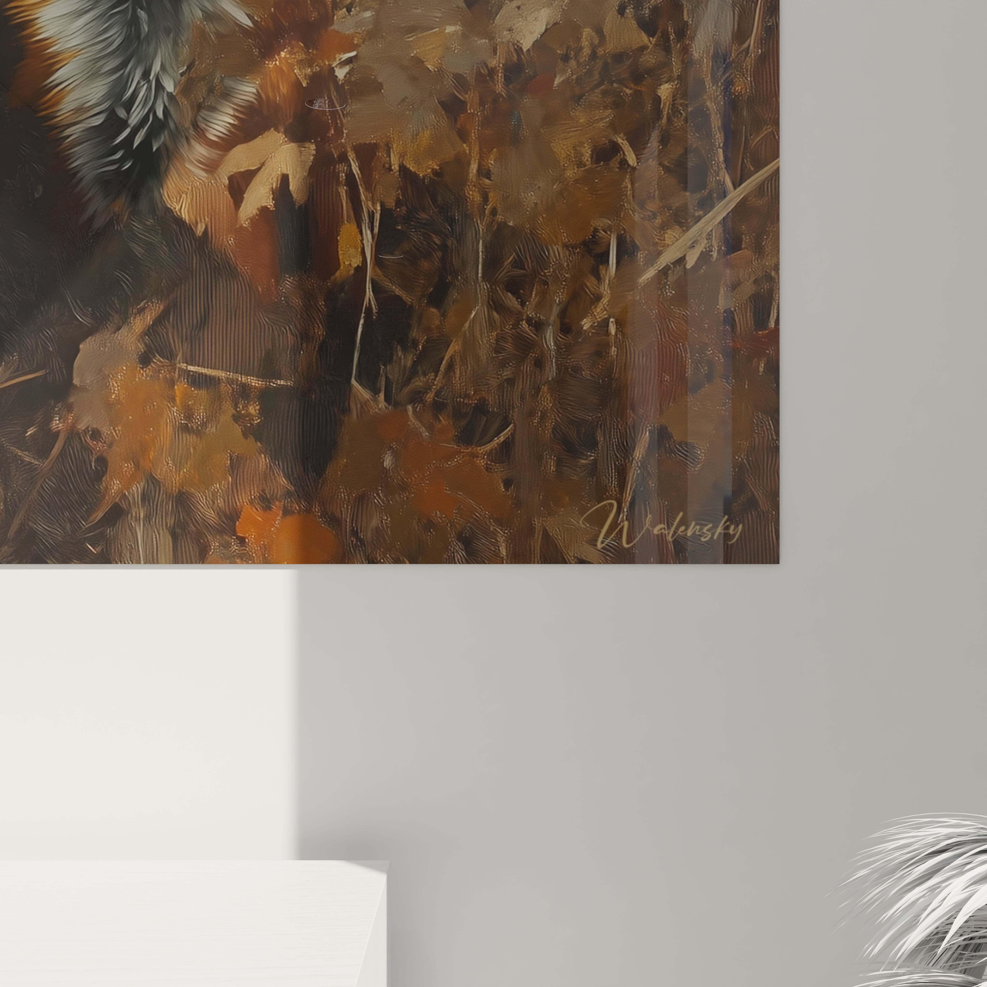 Détail du tableau renard Walensky avec motifs automnaux et couleurs chaudes accrochée sur un mur gris
