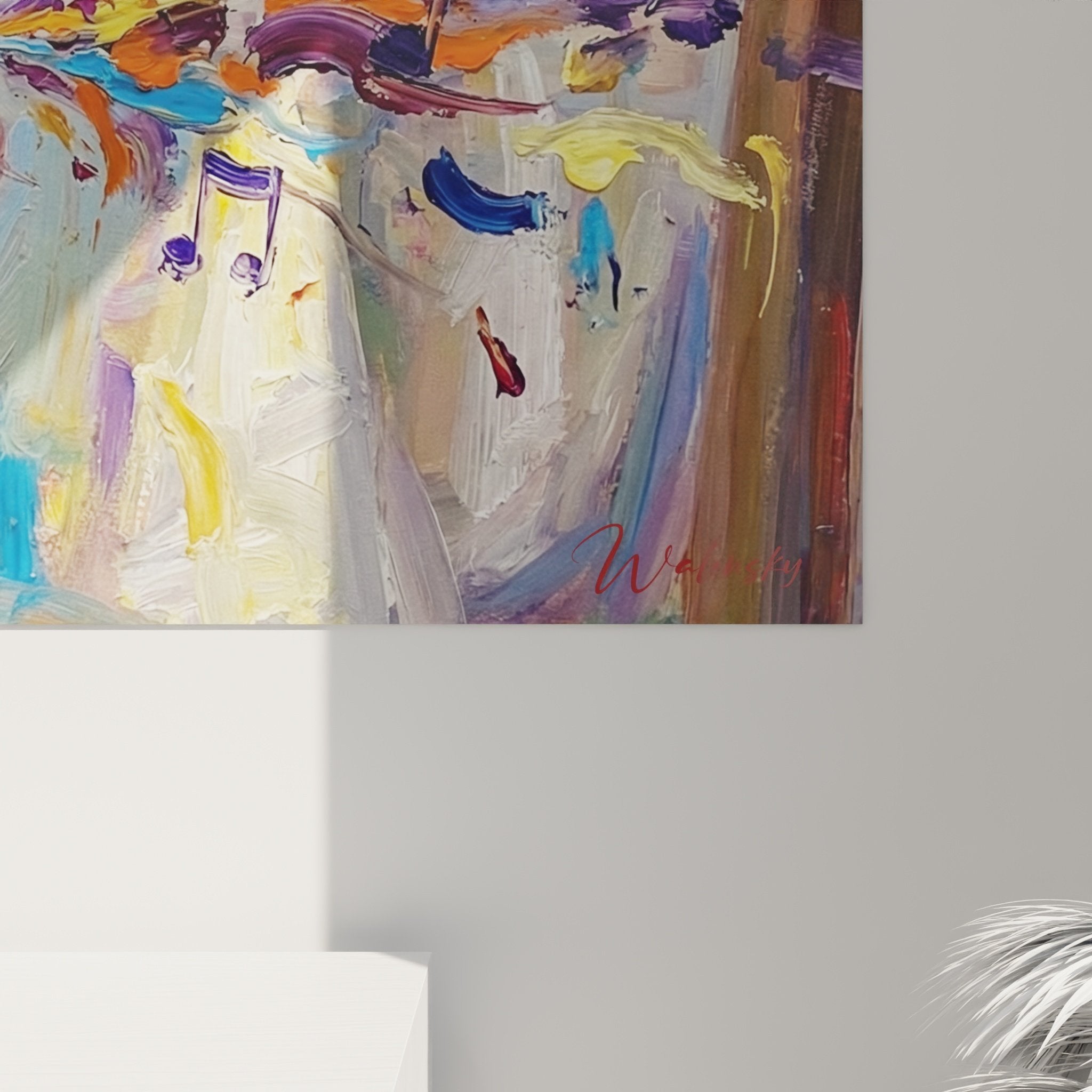 Vue d'ensemble toile Boston Terrier artistique dans intérieur salon avec canapé et plantes vertes déco moderne