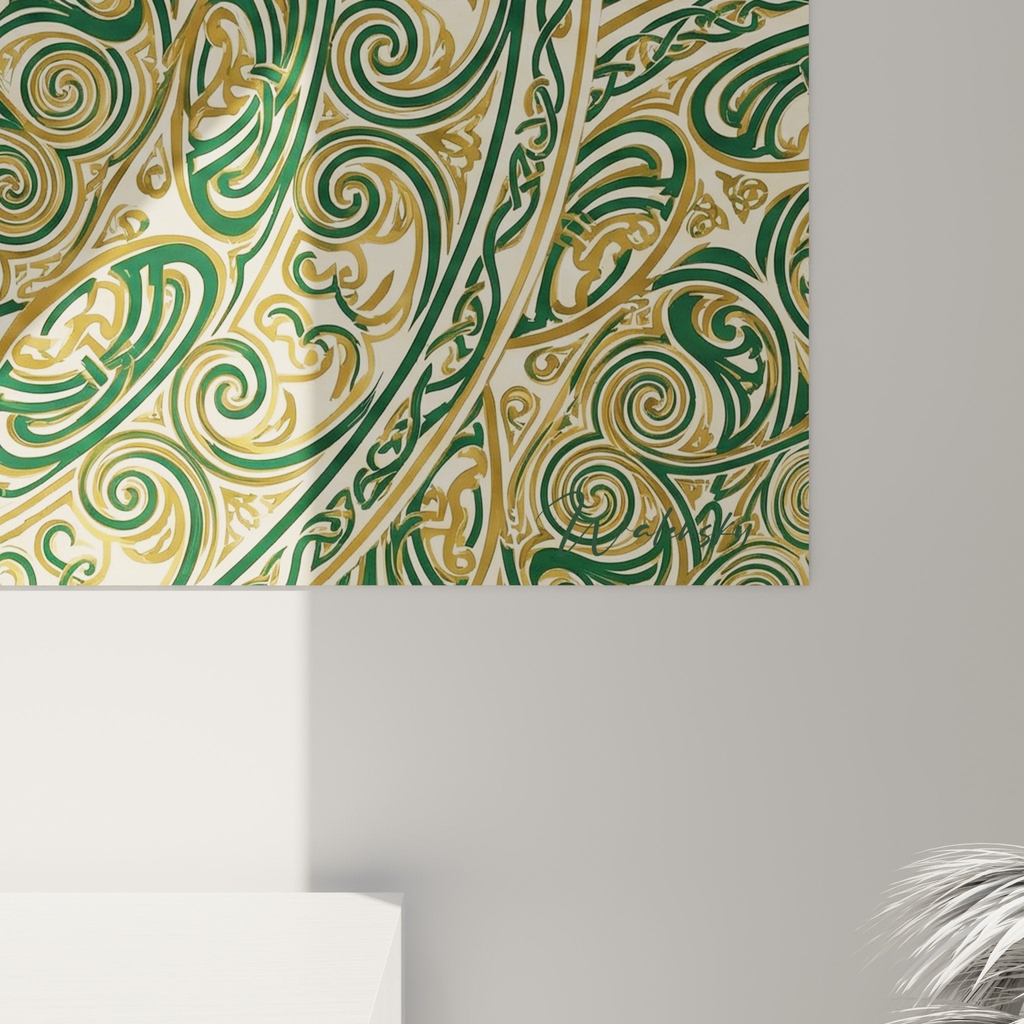Vue d'ensemble tableau mandala celtique vert émeraude intégré dans salon moderne aux tons naturels