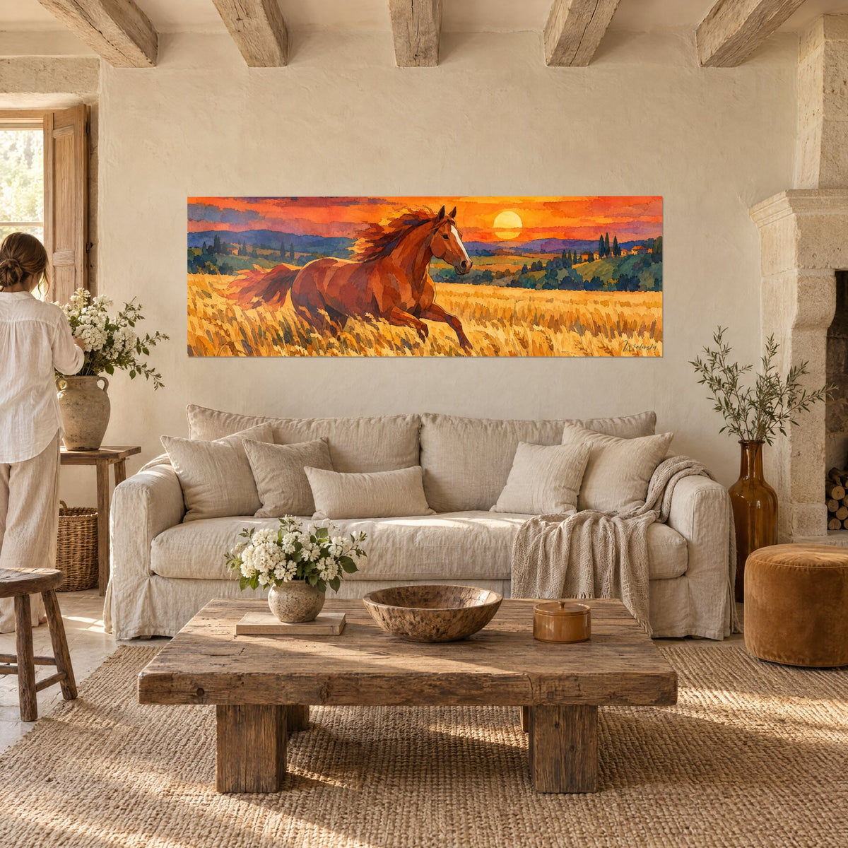 Tableau alezan au galop, crinière flamboyante dans les blés dorés sous un soleil orange, au-dessus d'un canapé dans un salon lumineux
