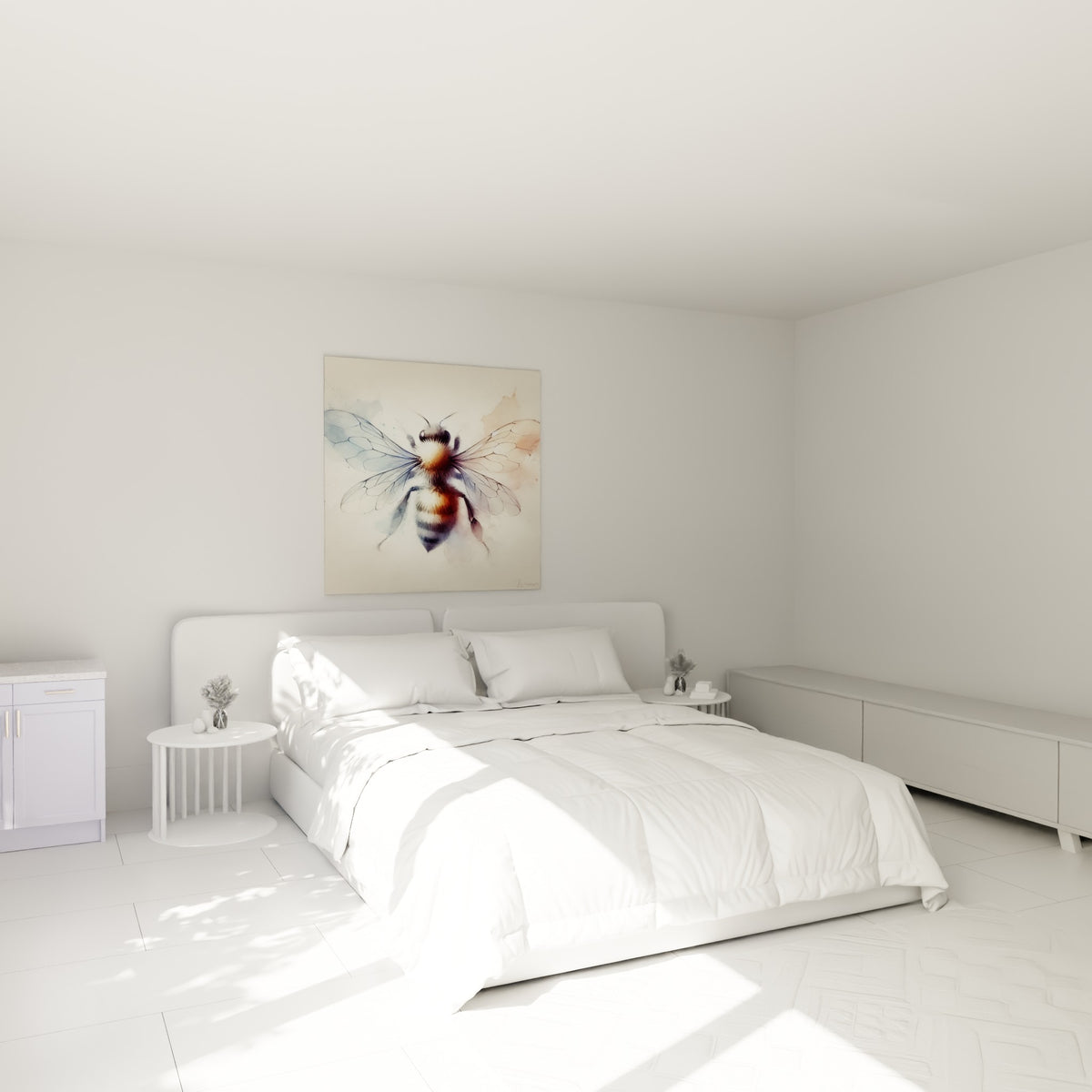 Insecte ailé bleu pastel et terracotta suspendu au-dessus d'un lit dans une chambre claire
