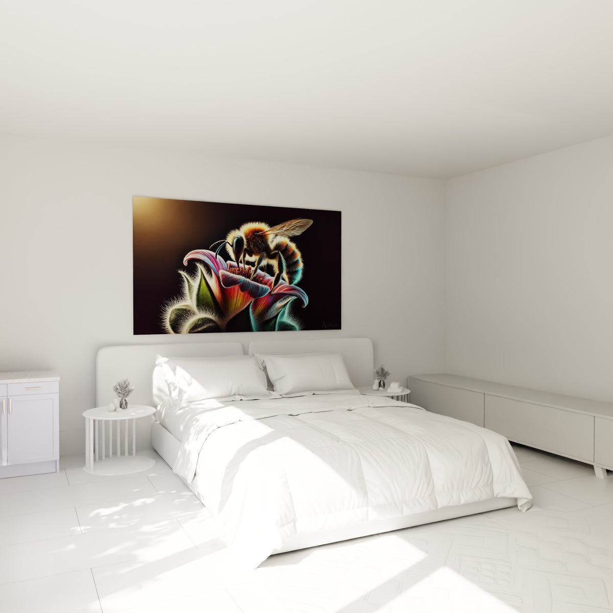 Insecte doré posé sur une fleur rose vif et turquoise, accroché au-dessus d'un lit dans une chambre claire