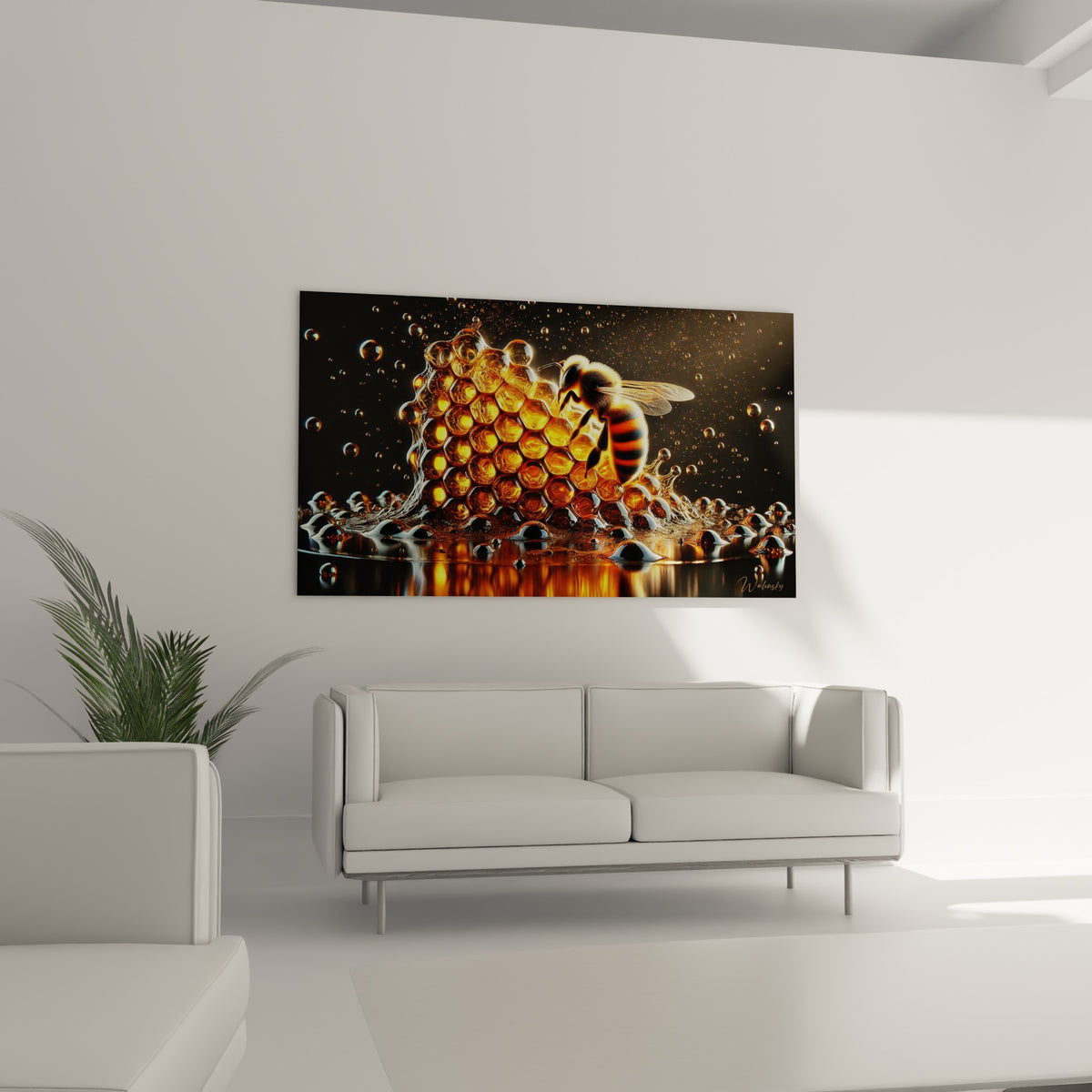 Rayon de miel hexagonal doré et abeille aux ailes translucides, au-dessus d'un canapé dans un salon lumineux