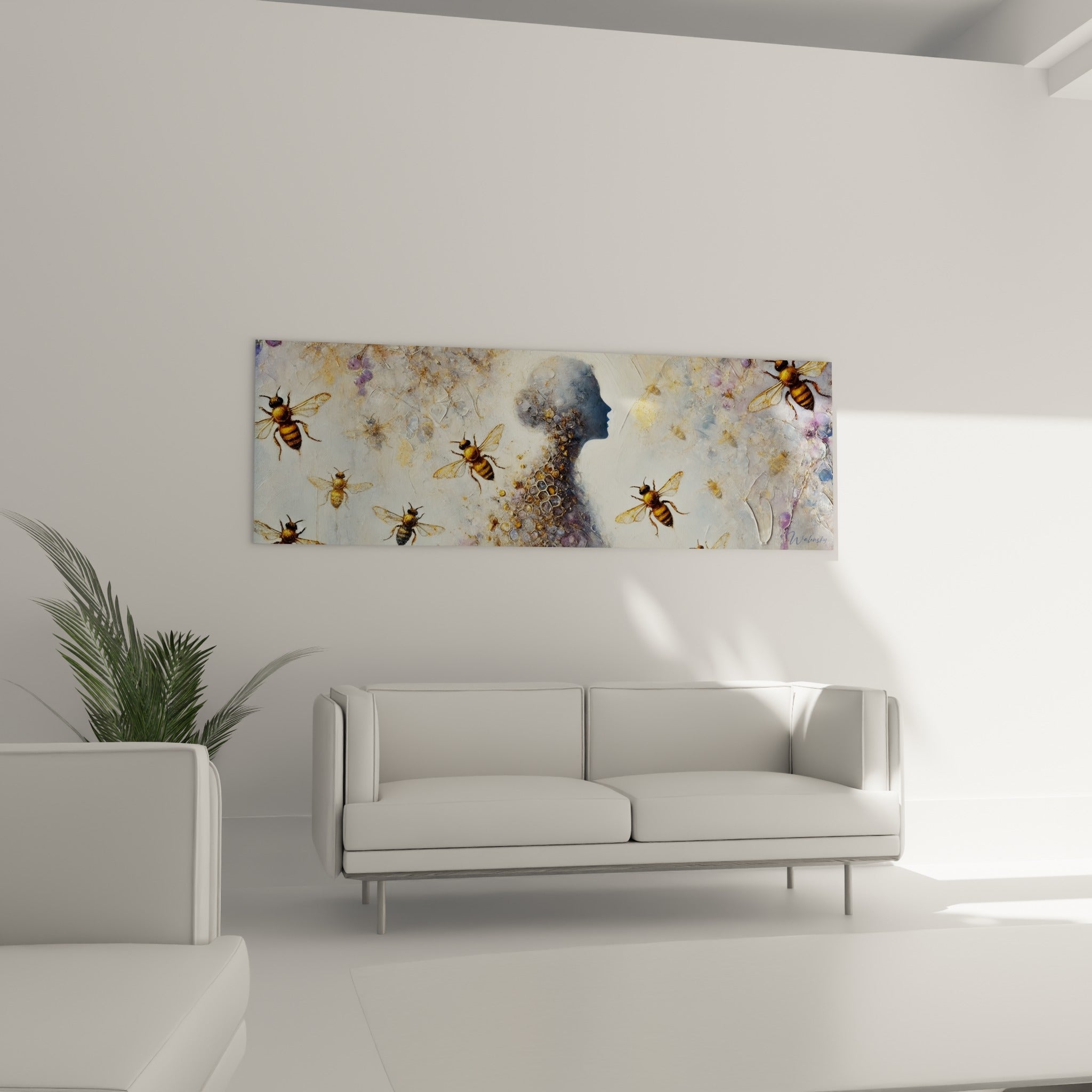 Profil bleu grisé cerné d'abeilles ambrées et de motifs alvéolés au-dessus d'un canapé dans un salon lumineux