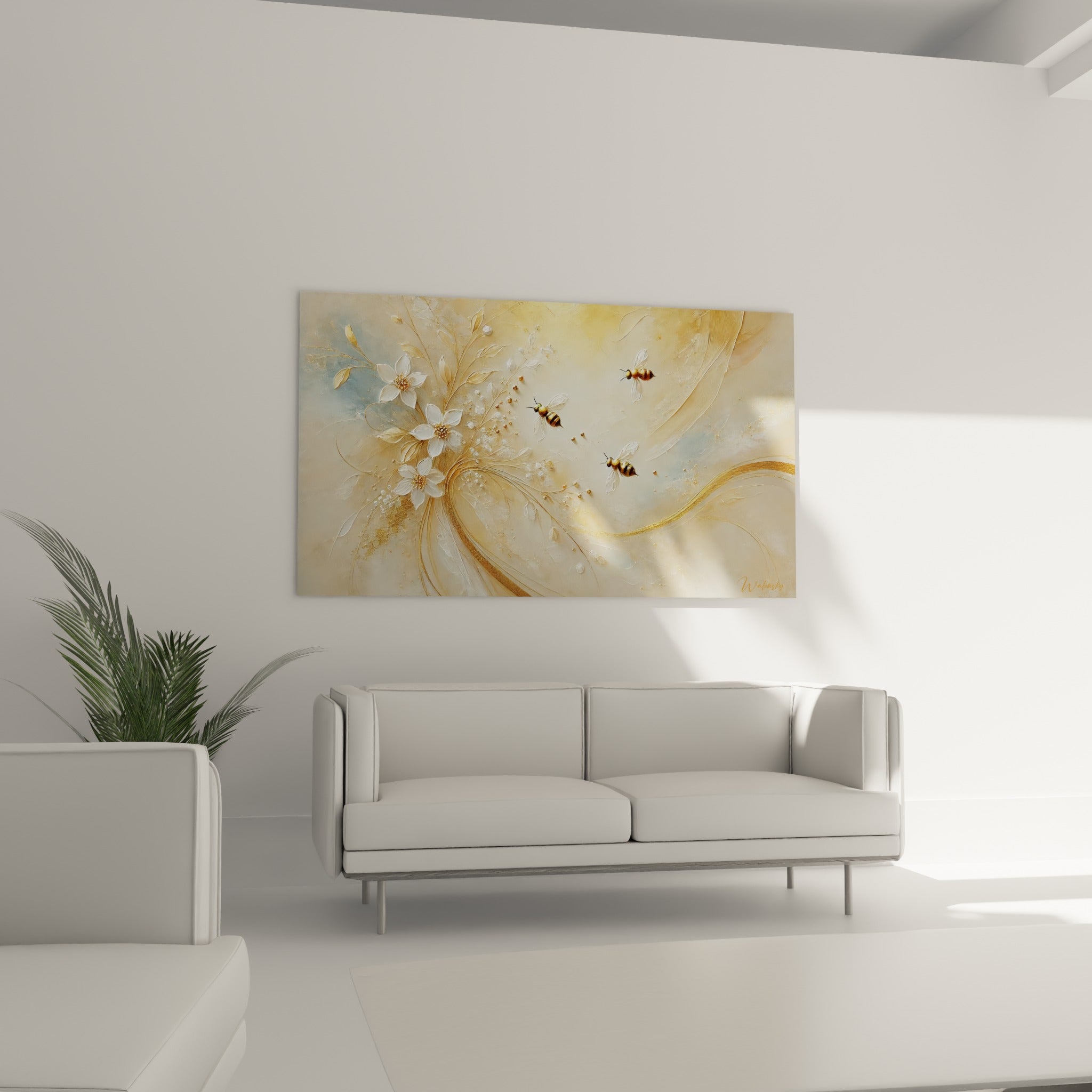 Abeilles en vol parmi des volutes dorées et fleurs blanches, disposées au-dessus d'un canapé dans un salon lumineux