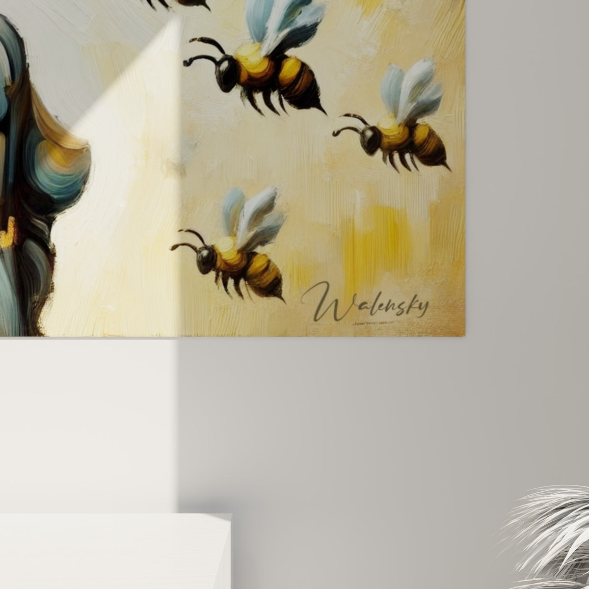 Empâtements dorés et coulures bleu gris de la chevelure, ailes d'abeilles texturées visibles de près