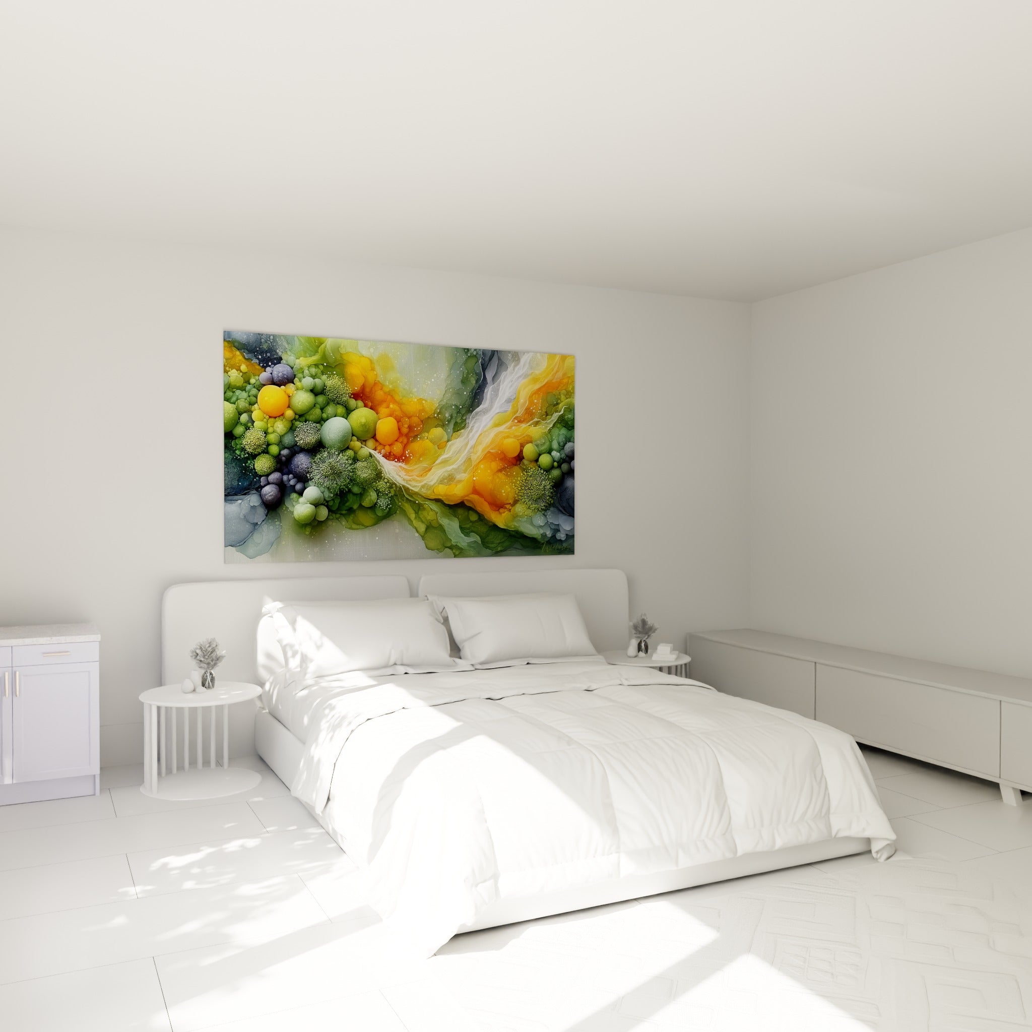 Amas de bulles vert sauge et orange ambré accroché au-dessus d'un lit dans une chambre claire