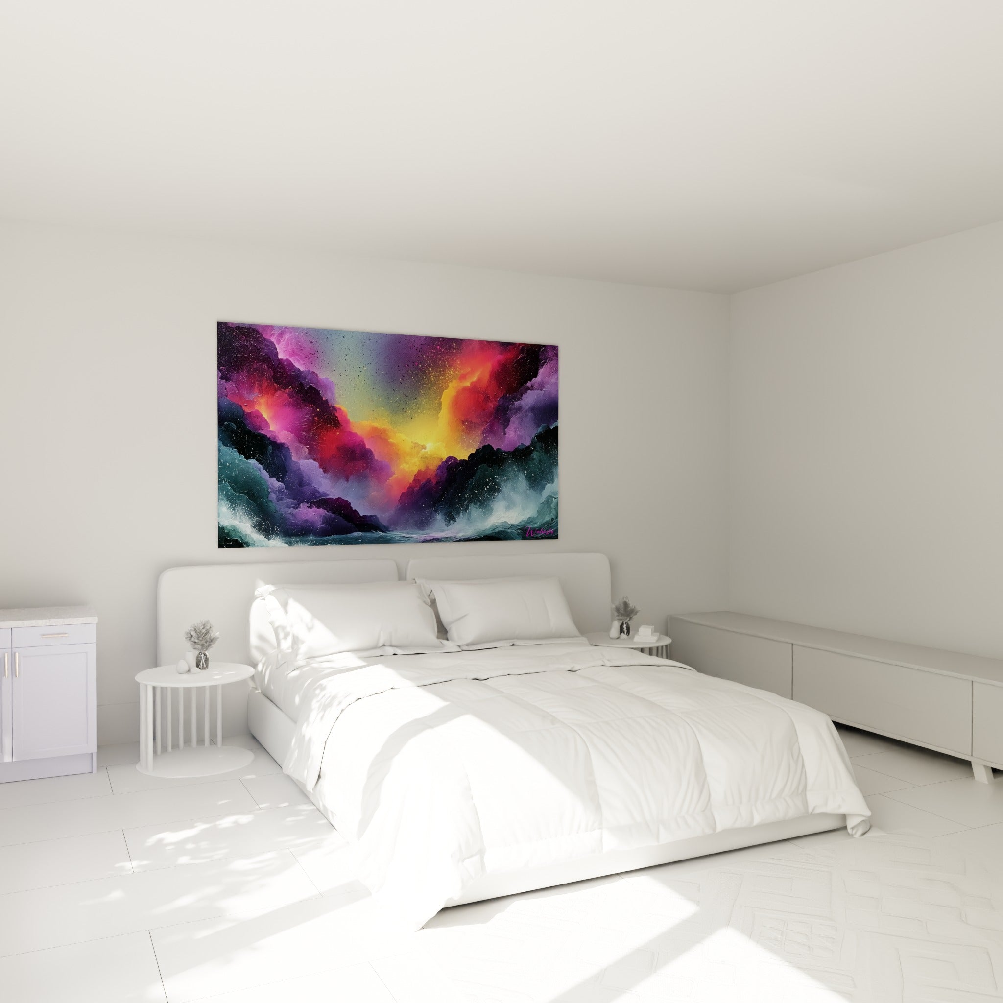 Ciel embrasé doré et pourpre accroché au-dessus d'un lit dans une chambre claire