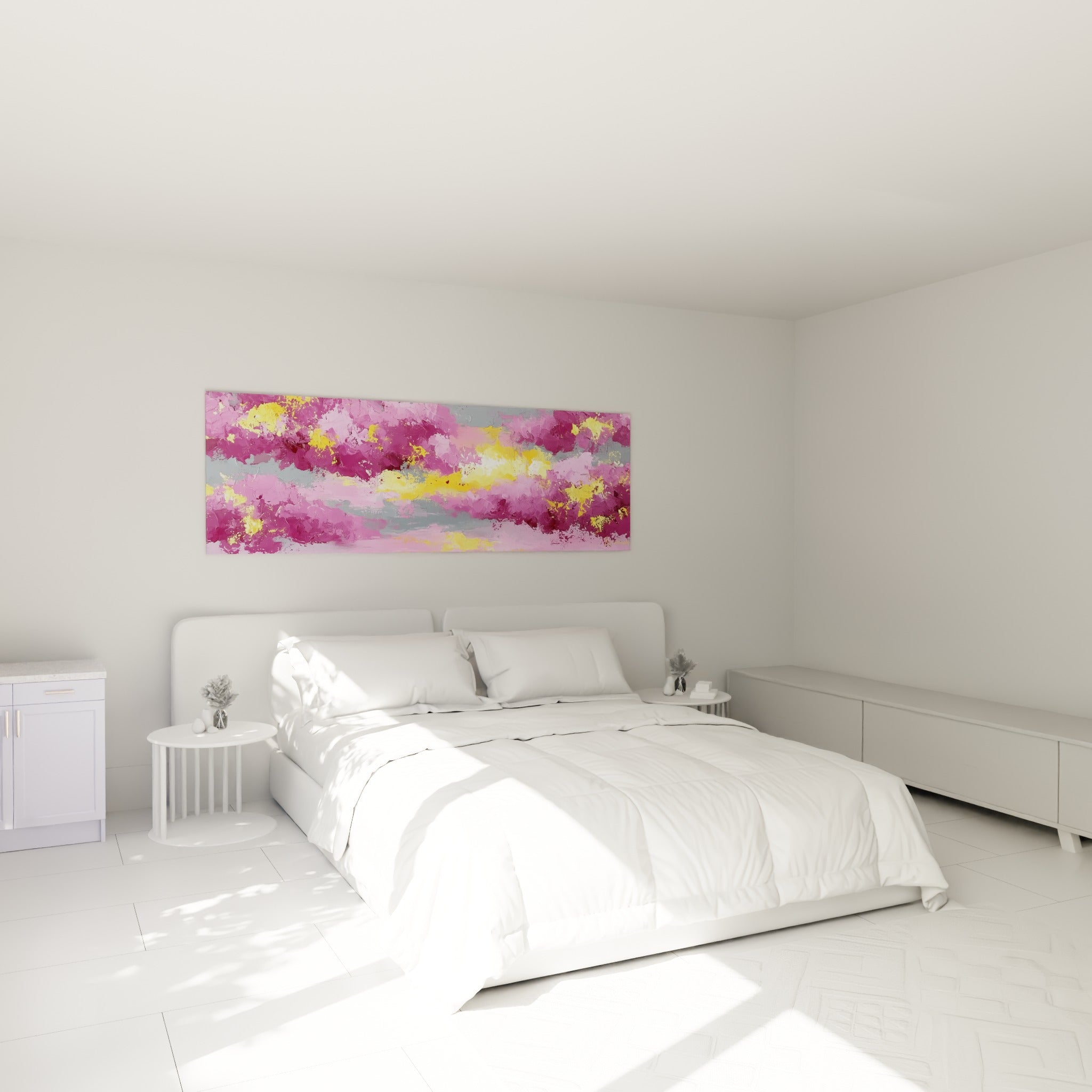 Ciel abstrait rose magenta et gris traversé de lumière dorée, au-dessus d'un lit dans une chambre claire