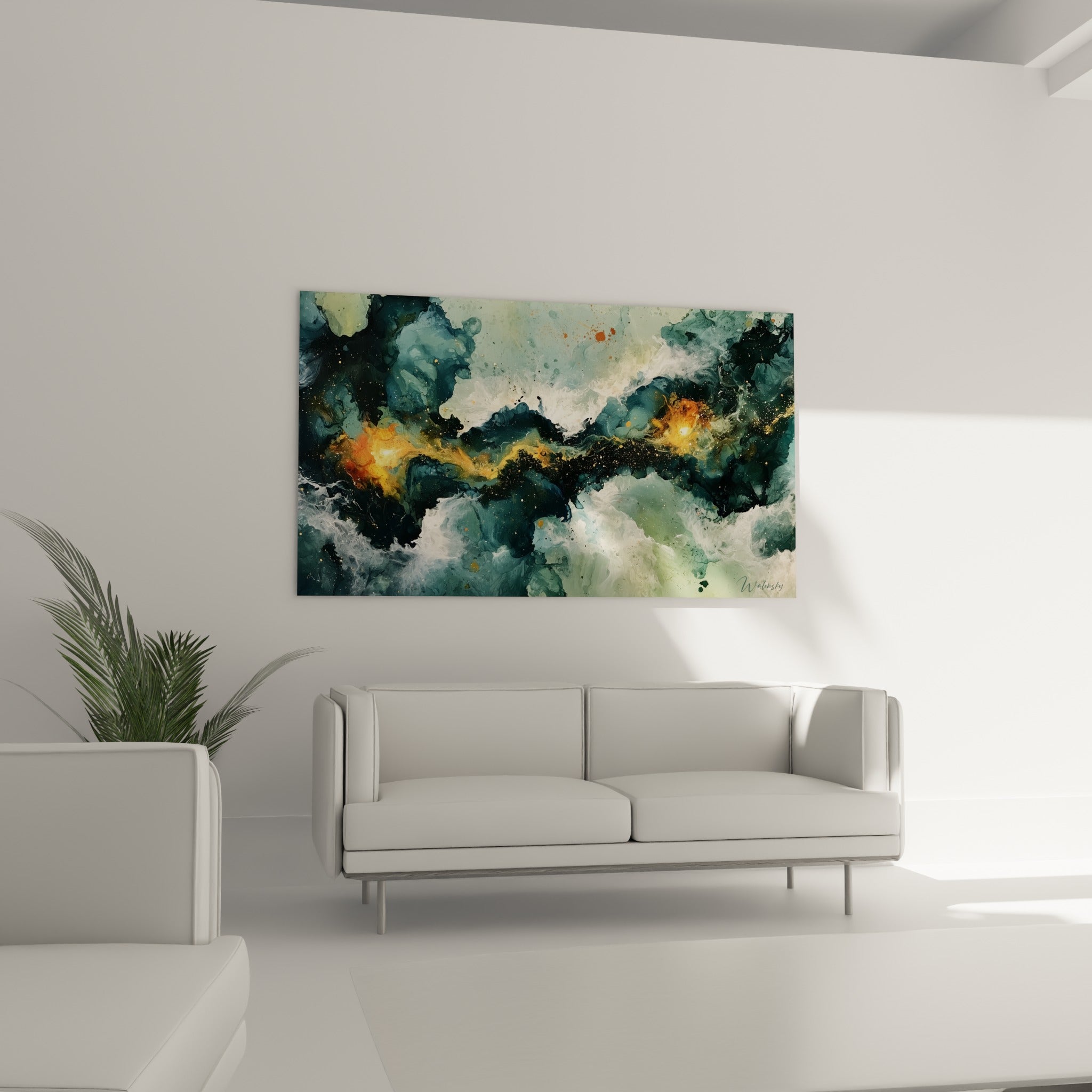 Éclaboussures dorées sur fond bleu pétrole et vert sauge, disposées au-dessus d'un canapé dans un salon lumineux