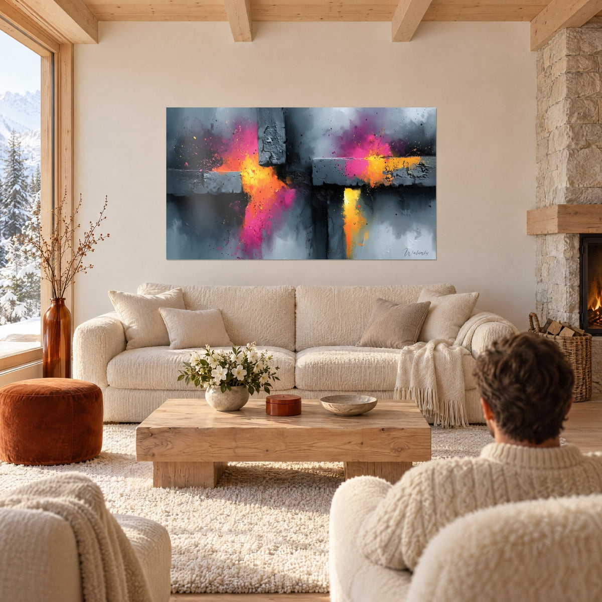 Tableau croix grises éclaboussées de magenta et de safran, personne de dos, au-dessus d'un canapé dans un salon lumineux