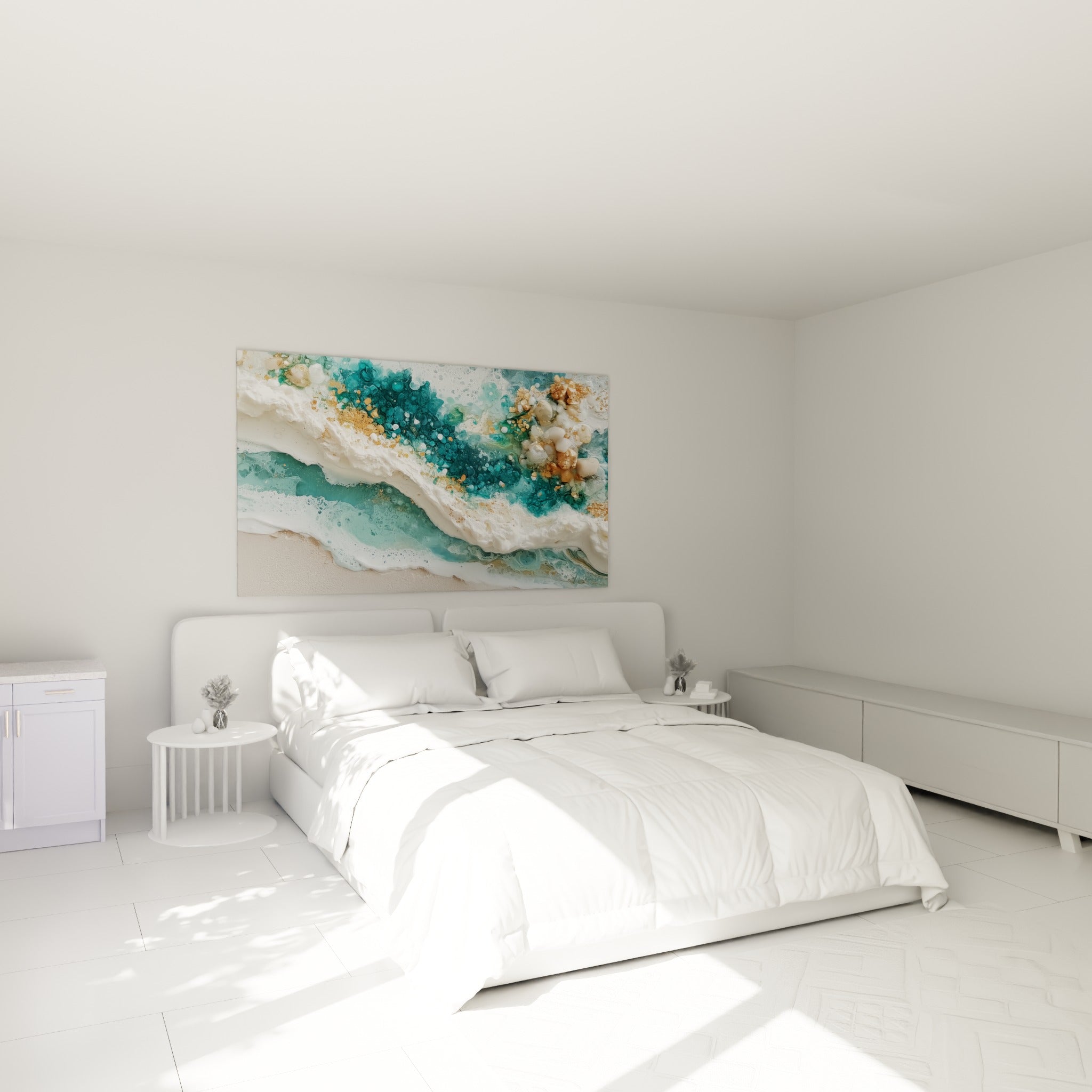 Écume blanche et éclats dorés sur fond turquoise, accrochée au-dessus d'un lit dans une chambre claire
