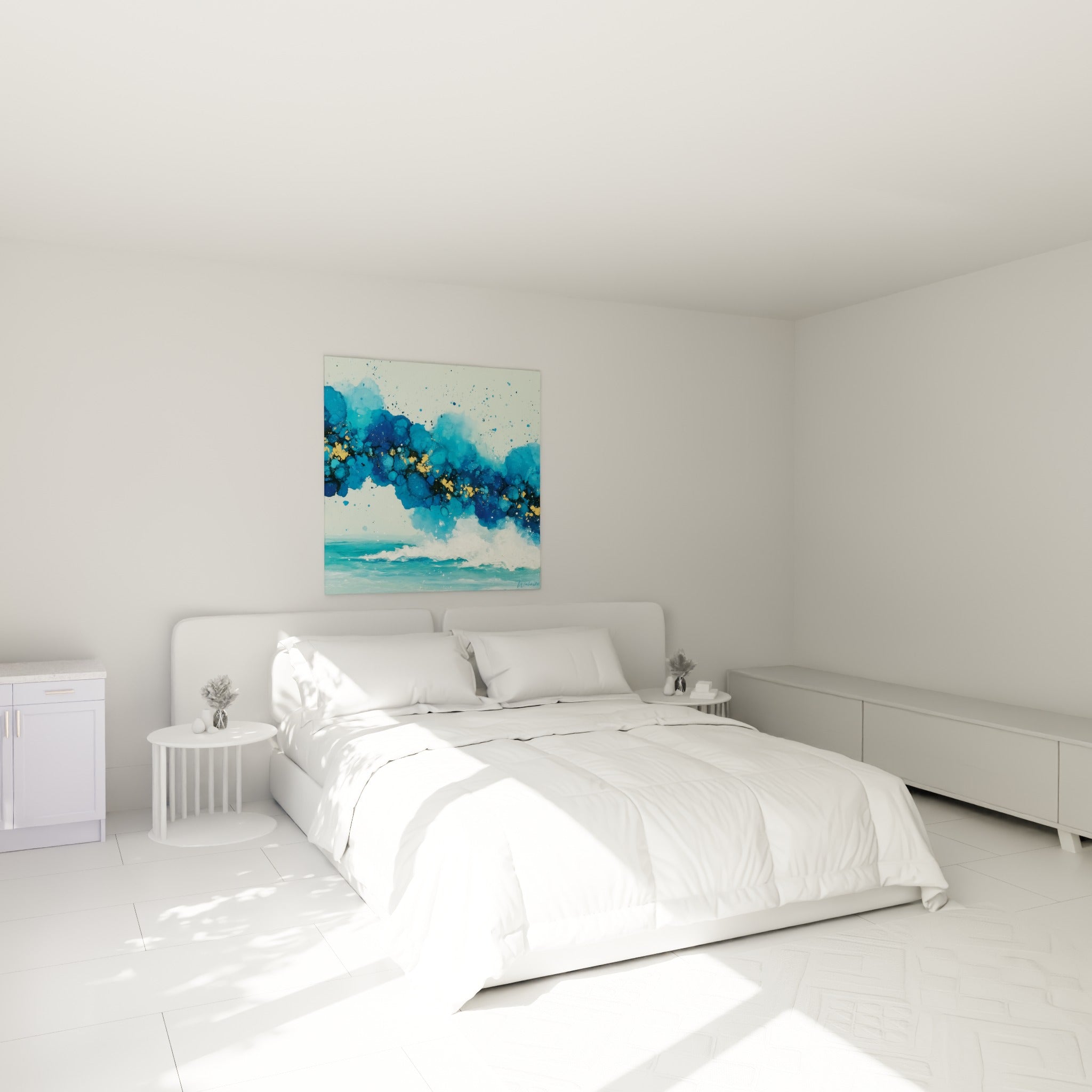Éclaboussures bleues et dorées de ce tableau Abstrait Coloré accrochées au-dessus d'un lit dans une chambre claire