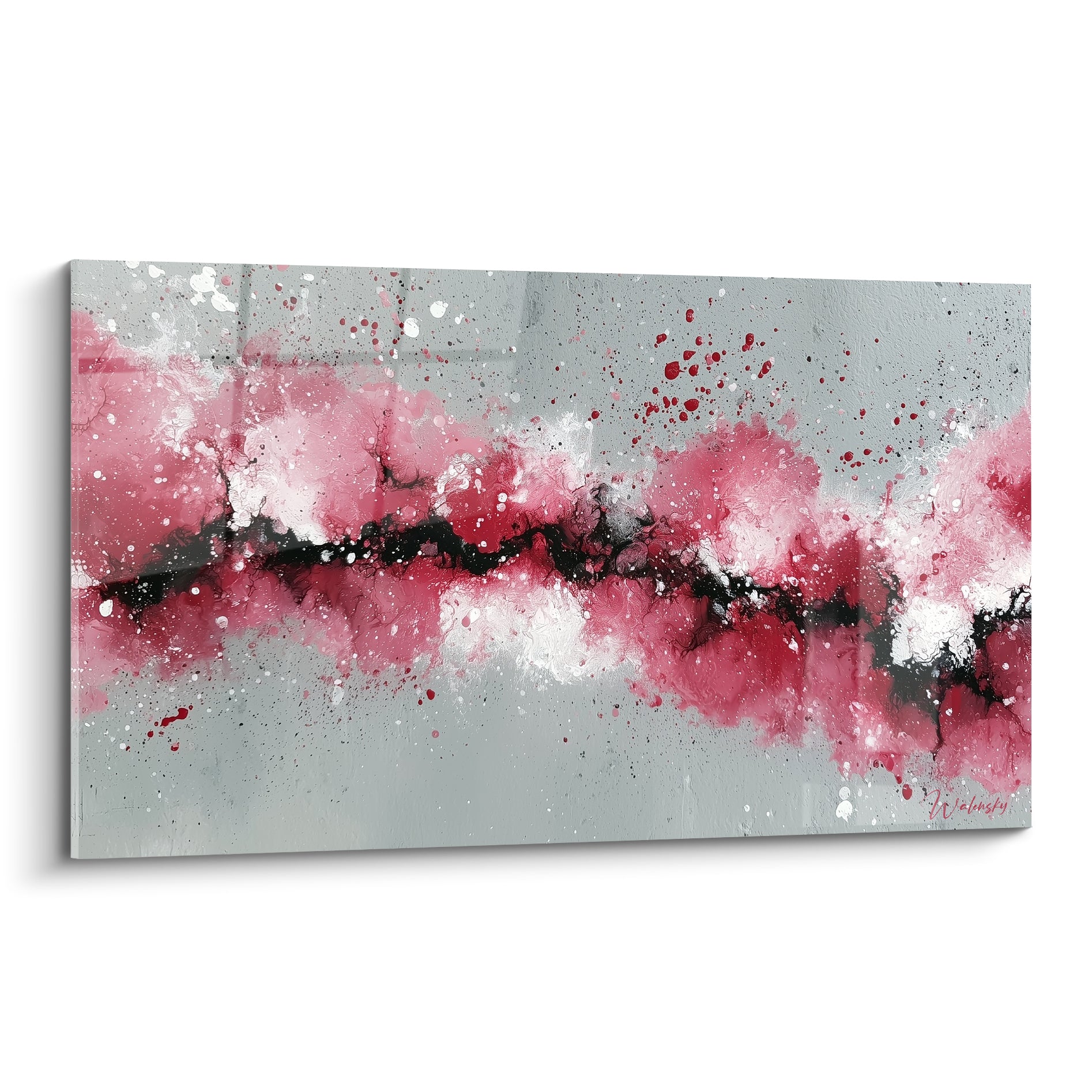Faille anthracite traversant un tableau abstrait rose fuchsia et gris perle éclaboussé de blanc