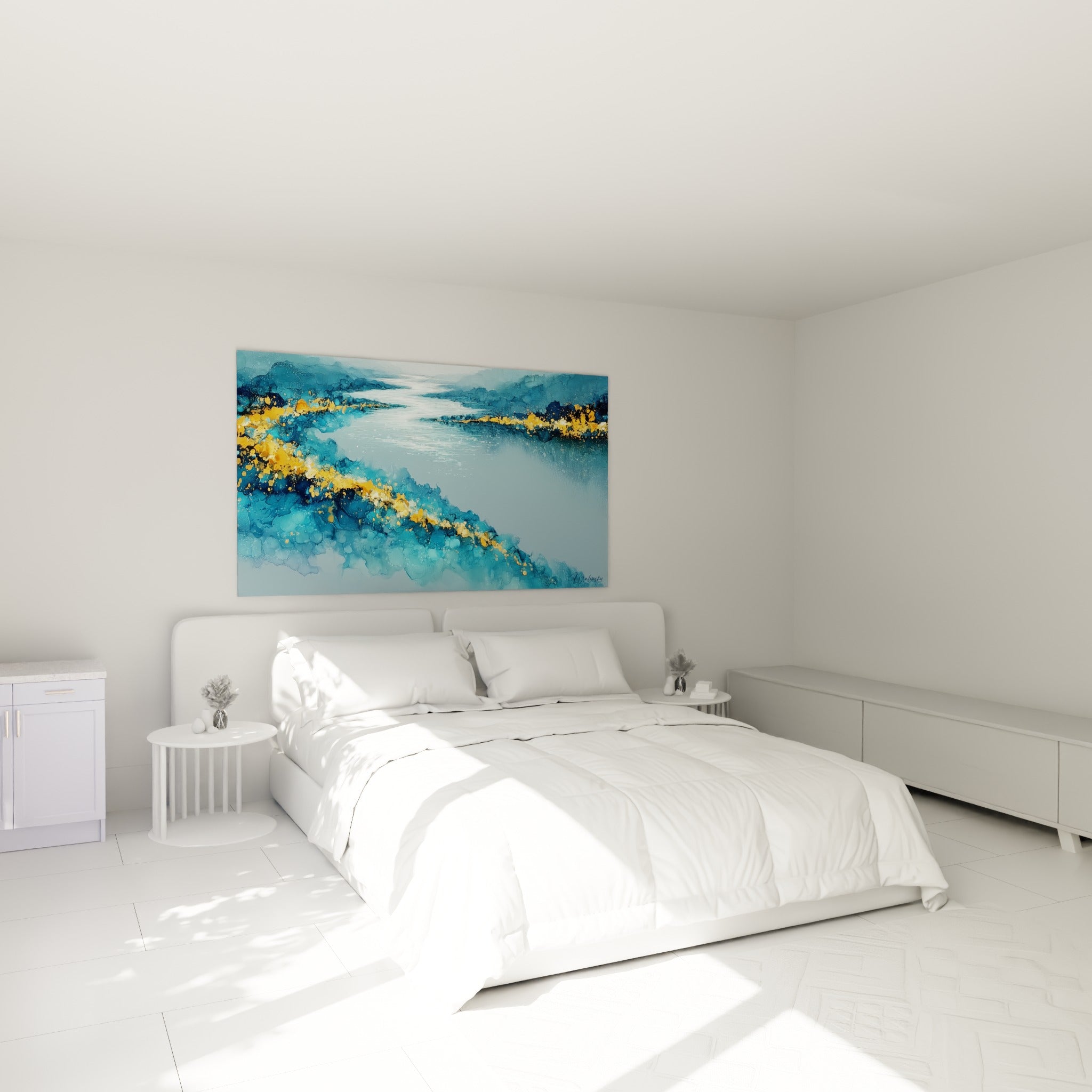Rivière bleu pétrole aux rives dorées accrochée au-dessus d'un lit dans une chambre claire