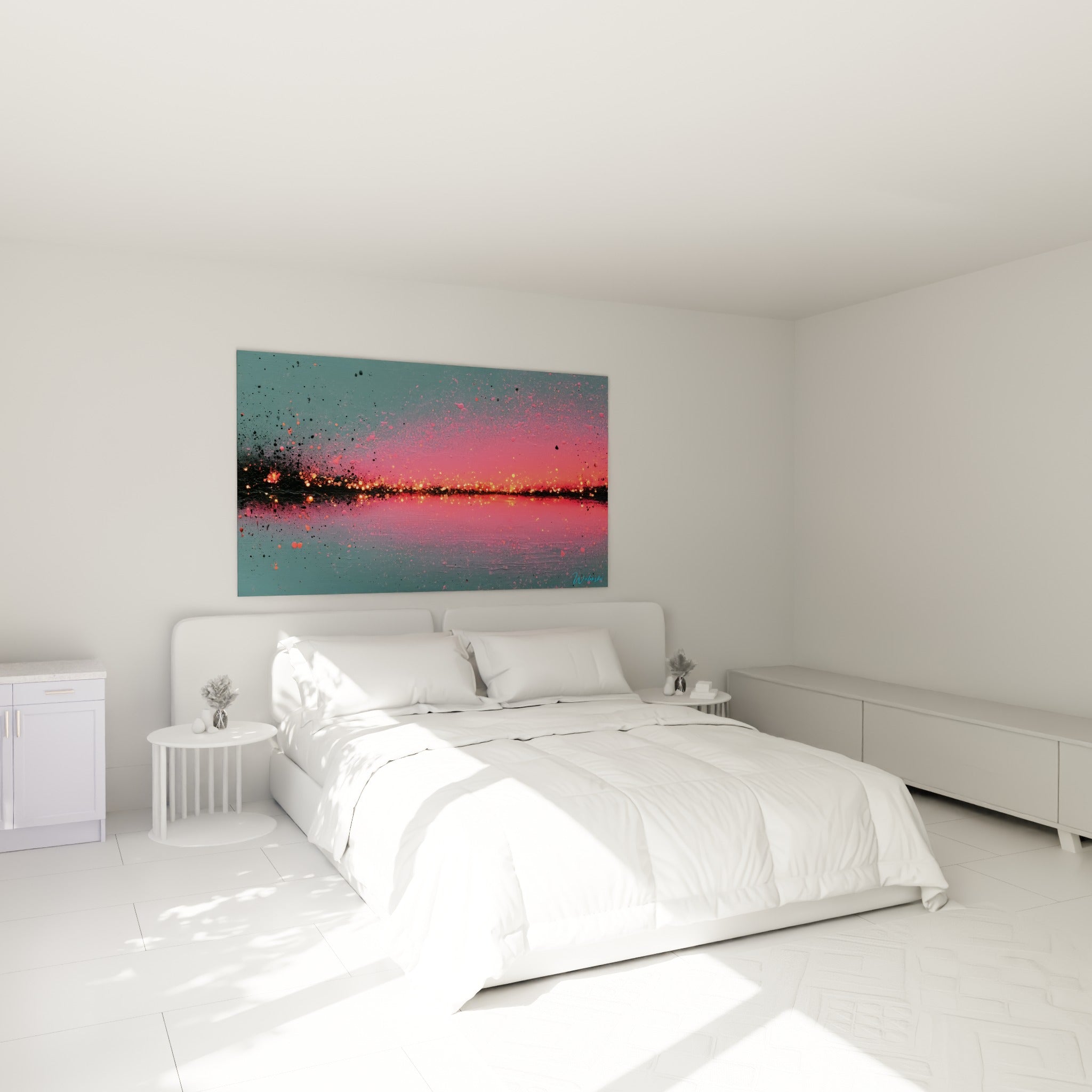 Éclats dorés et rose corail sur fond gris anthracite, tableau accroché au-dessus d'un lit dans une chambre claire