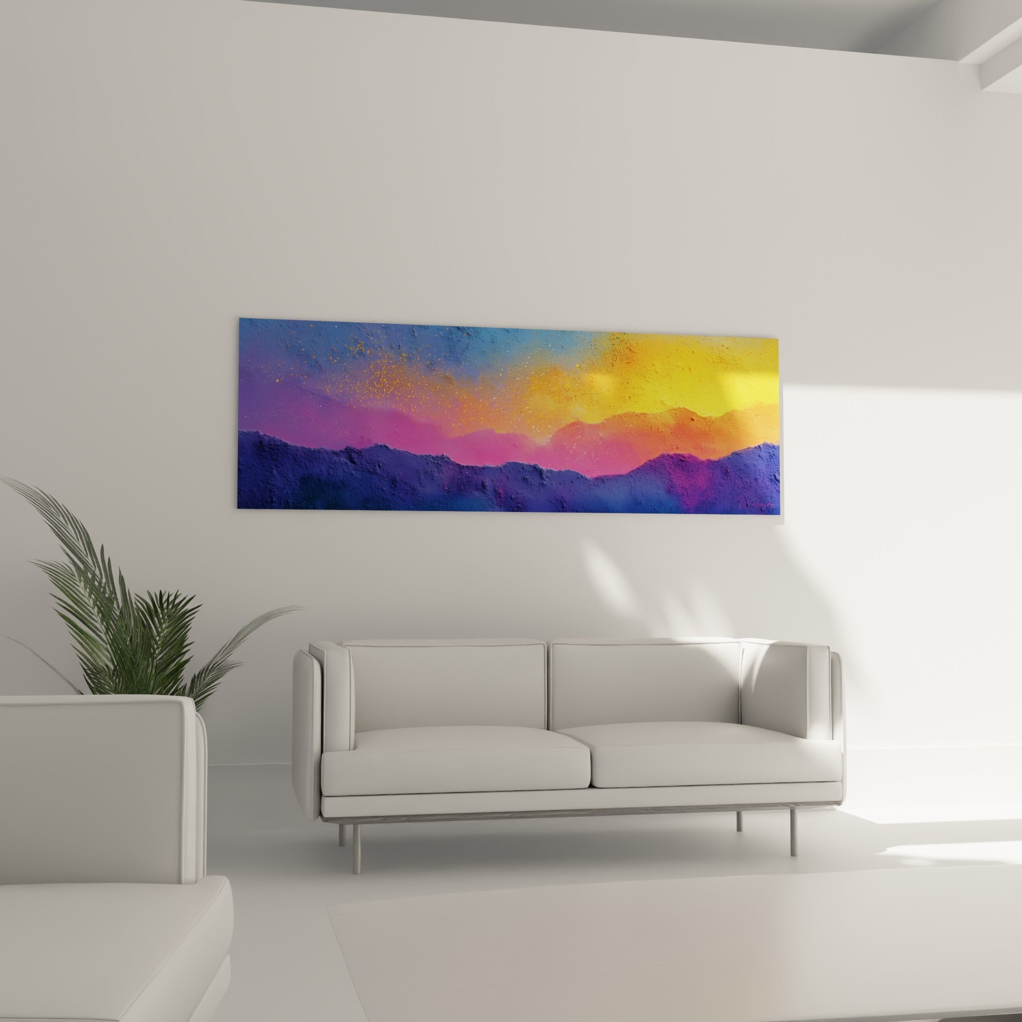 Reliefs montagneux roses et bleu marine texturés, disposés au-dessus d'un canapé dans un salon lumineux