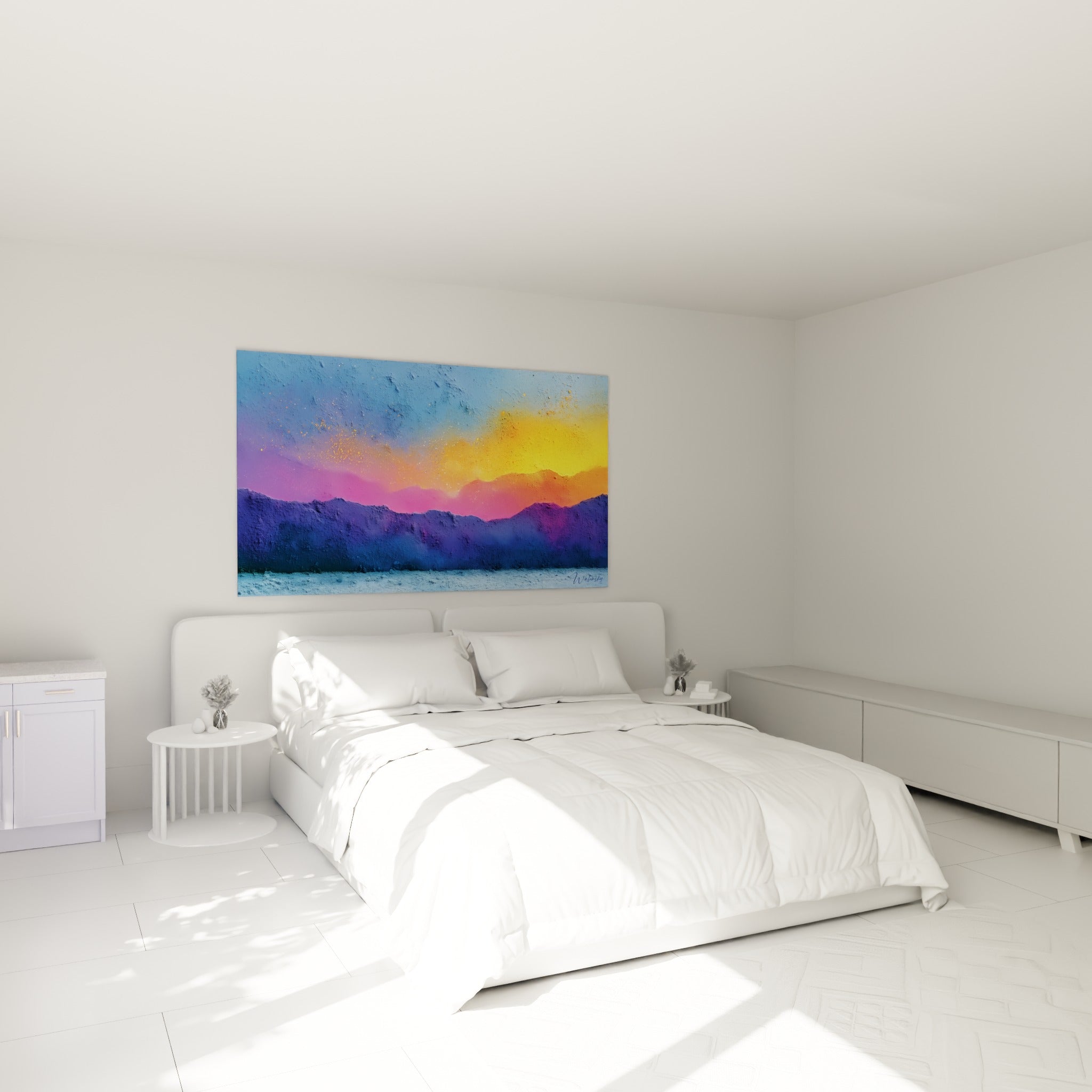Sommets pourpres sous un ciel jaune éclatant, accrochés au-dessus d'un lit dans une chambre claire