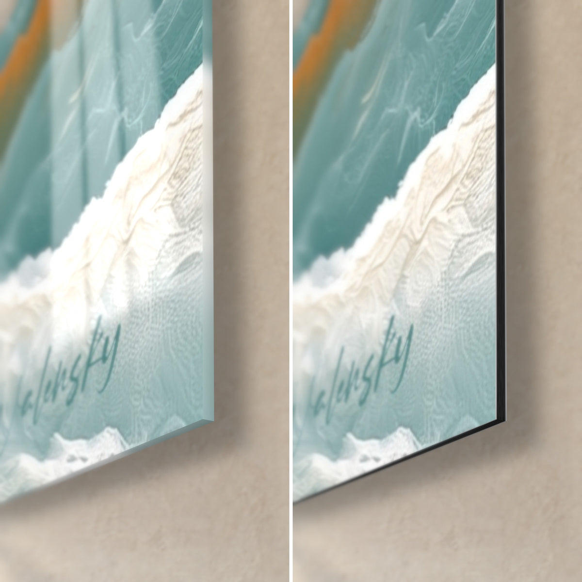 Schilderij met ivoren schuimkammen op petrolblauw, rechtsonder: glanzend acrylglas links, mat zwart Dibond, rand van 3 mm