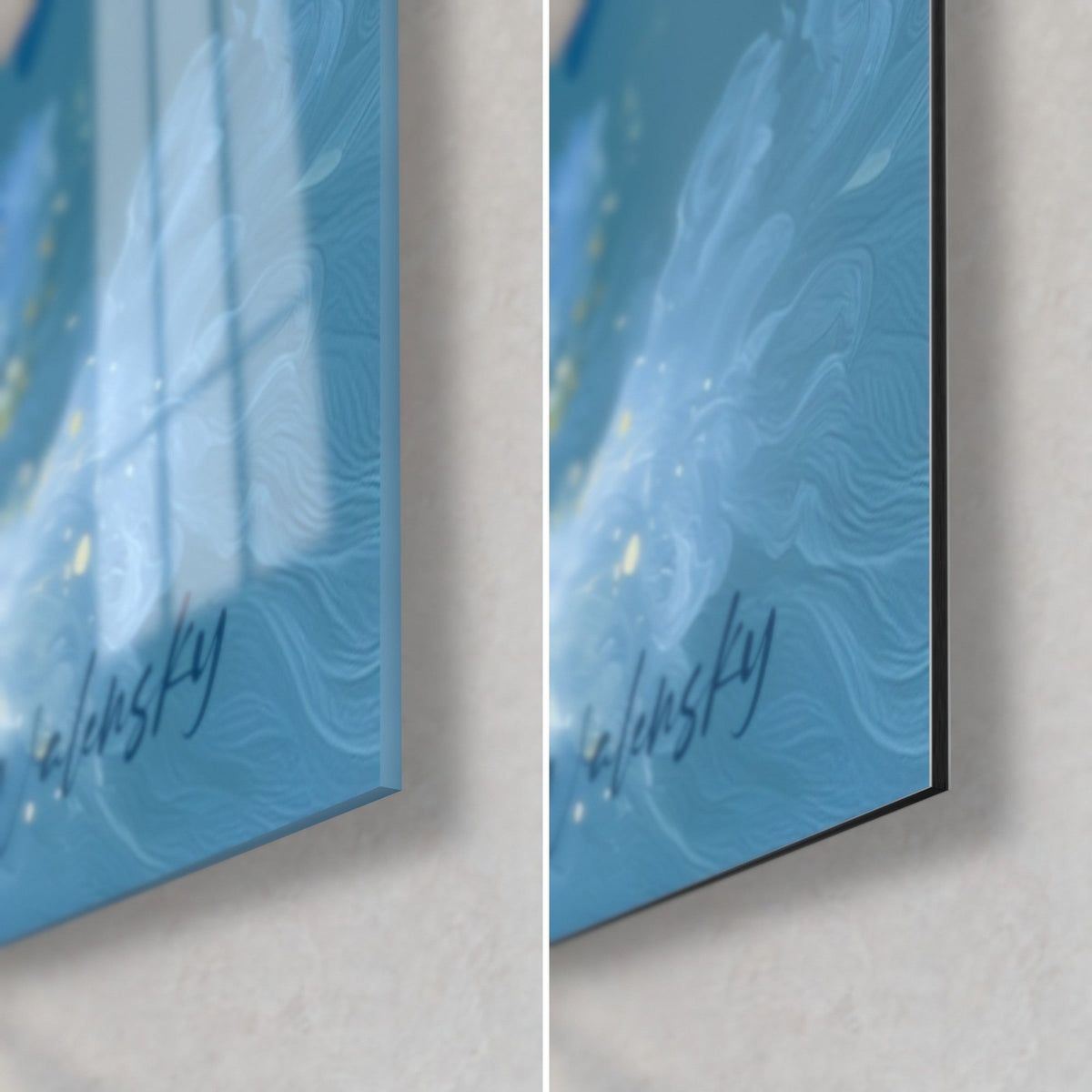 Tableau vagues bleu azur et or, coin bas droit : verre brillant aux reflets de fenêtre, Dibond noir mat et tranche de 3 mm