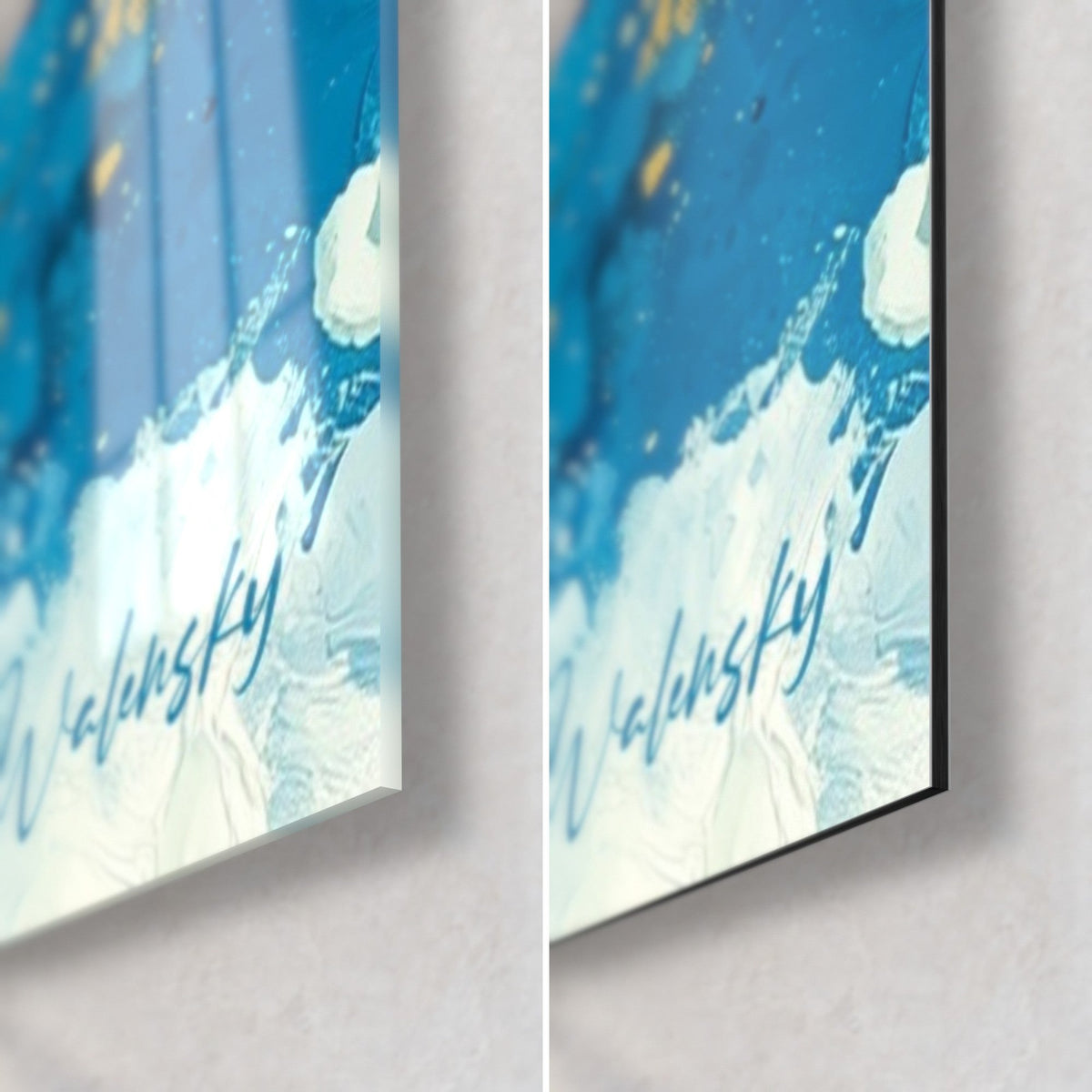 Tableau nébuleuse bleue, coin bas droit : verre acrylique brillant à gauche, Dibond blanc mat à droite, signature bleue, tranche 3 mm
