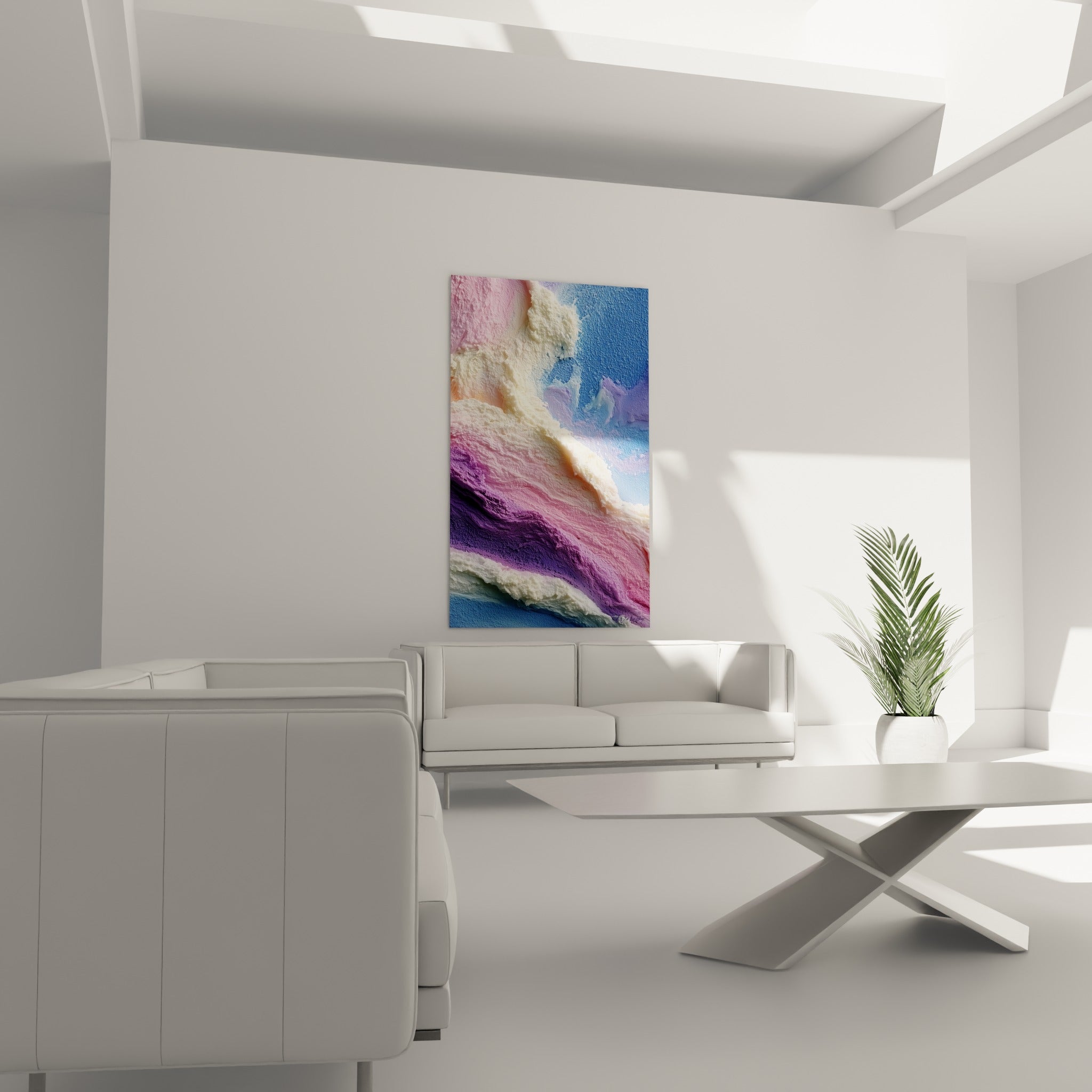 Vagues lilas et blanc crème texturées disposées au-dessus d'un canapé dans un salon lumineux