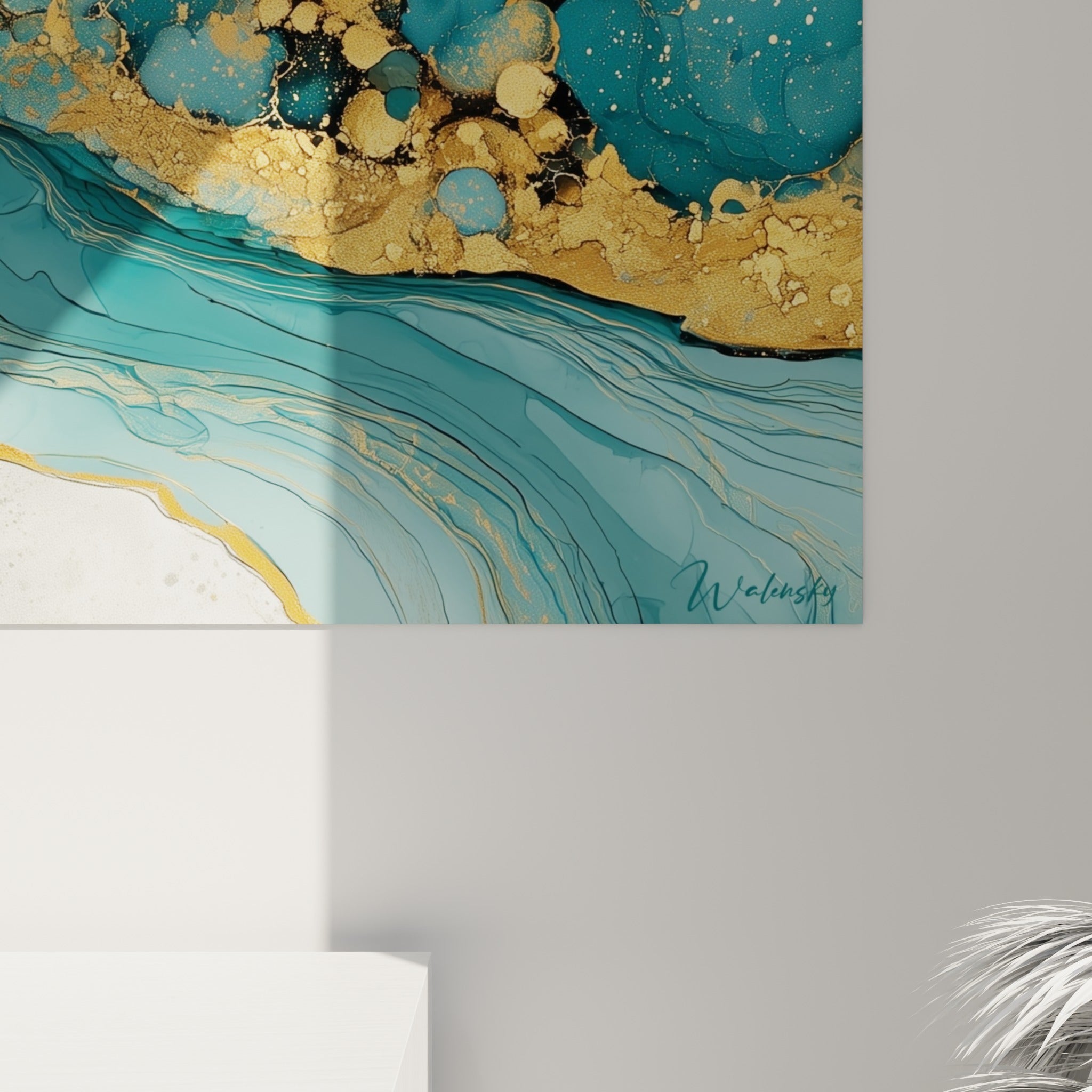 Grain doré et coulures d'encre turquoise visibles de près, matière granuleuse du tableau Abstrait Coloré