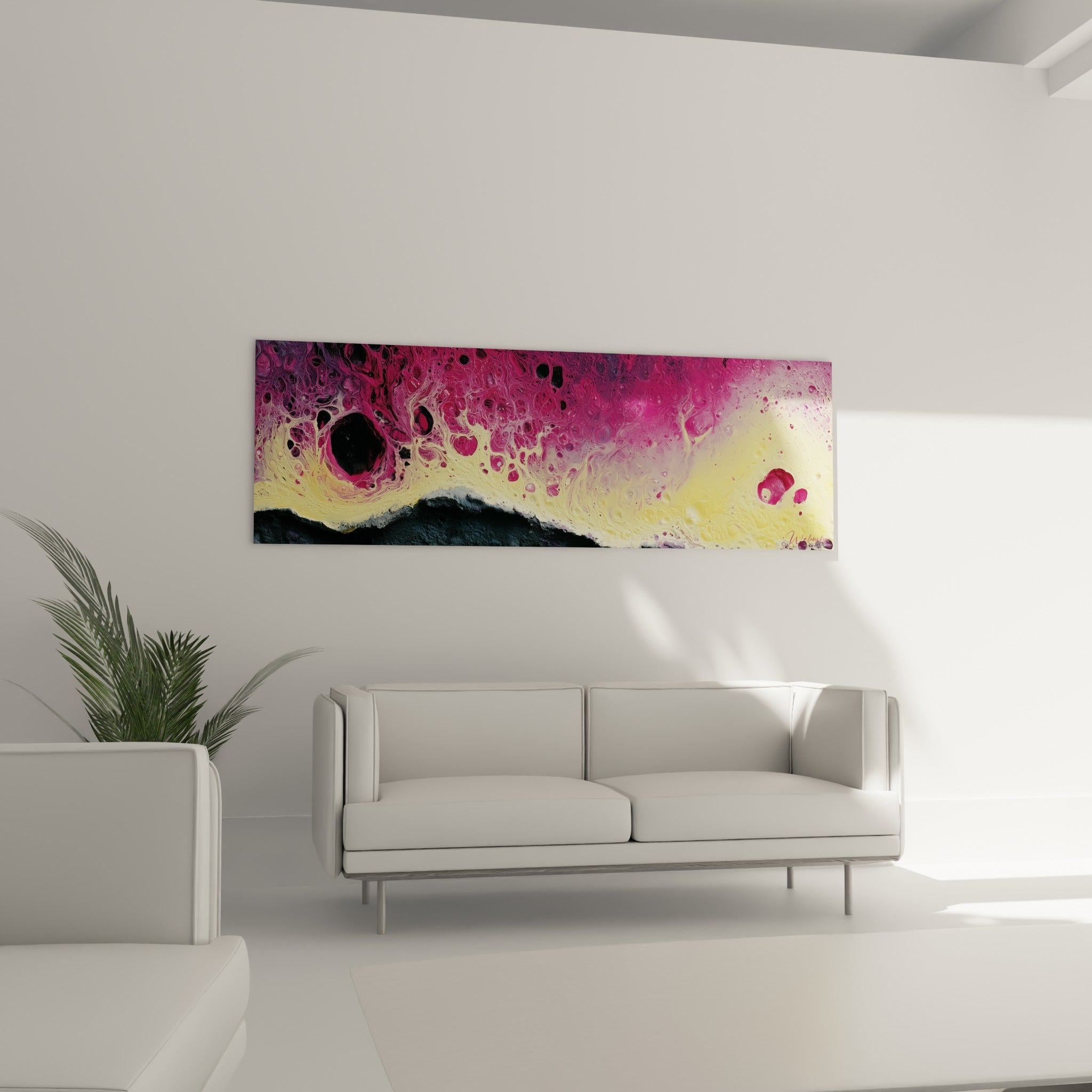 Vagues de pigments fuchsia et jaune sur socle anthracite, suspendues au-dessus d'un canapé dans un salon lumineux
