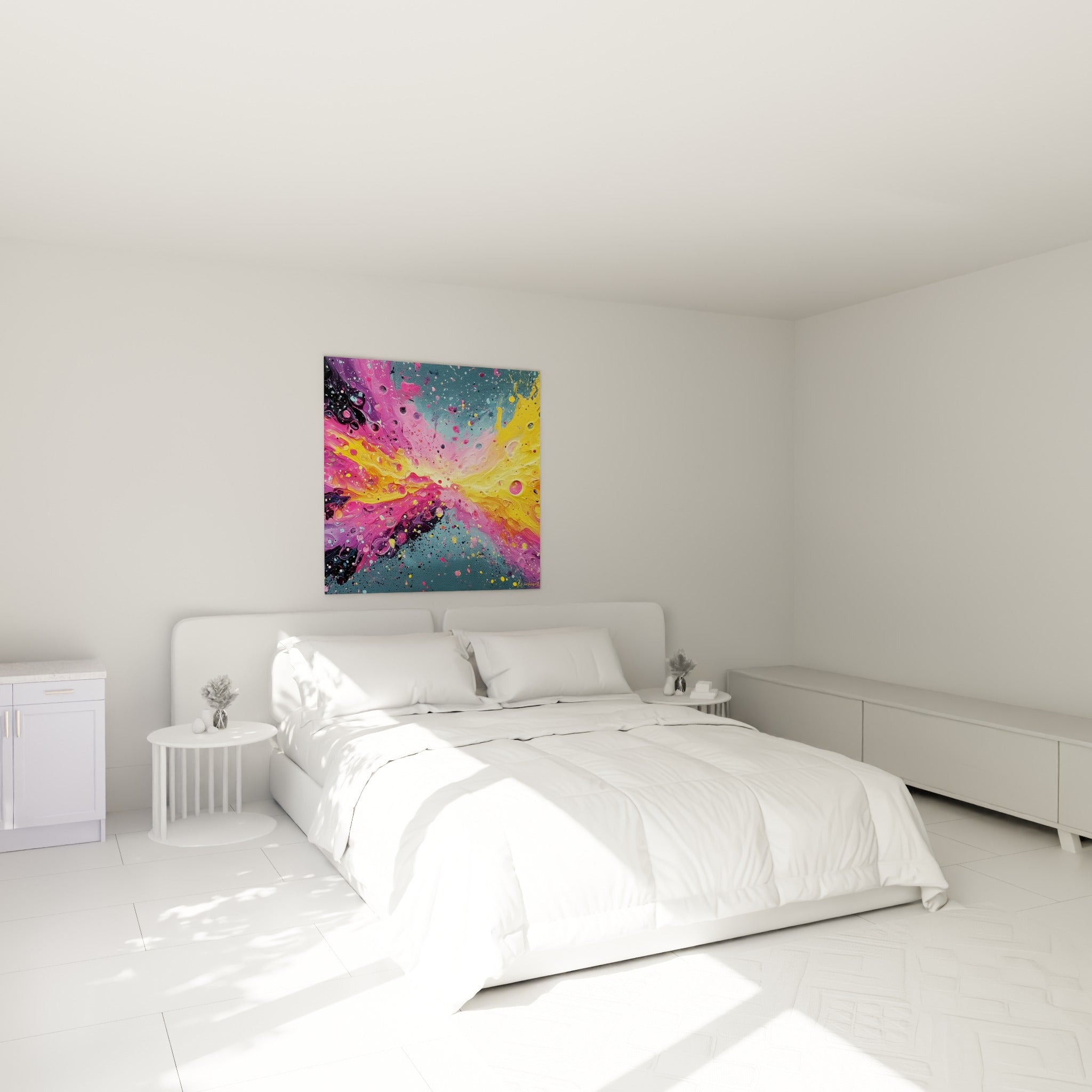 Éclaboussures dorées et magenta traversant la toile, accrochée au-dessus d'un lit dans une chambre claire