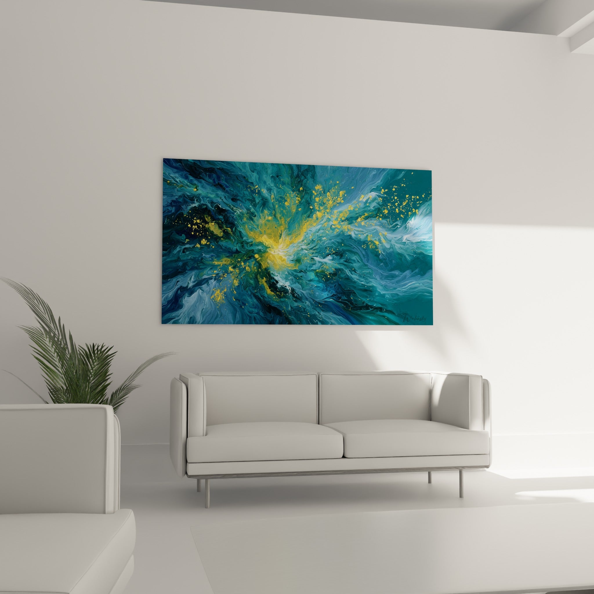 Explosion turquoise et dorée aux formes fluides, suspendue au-dessus d'un canapé dans un salon lumineux
