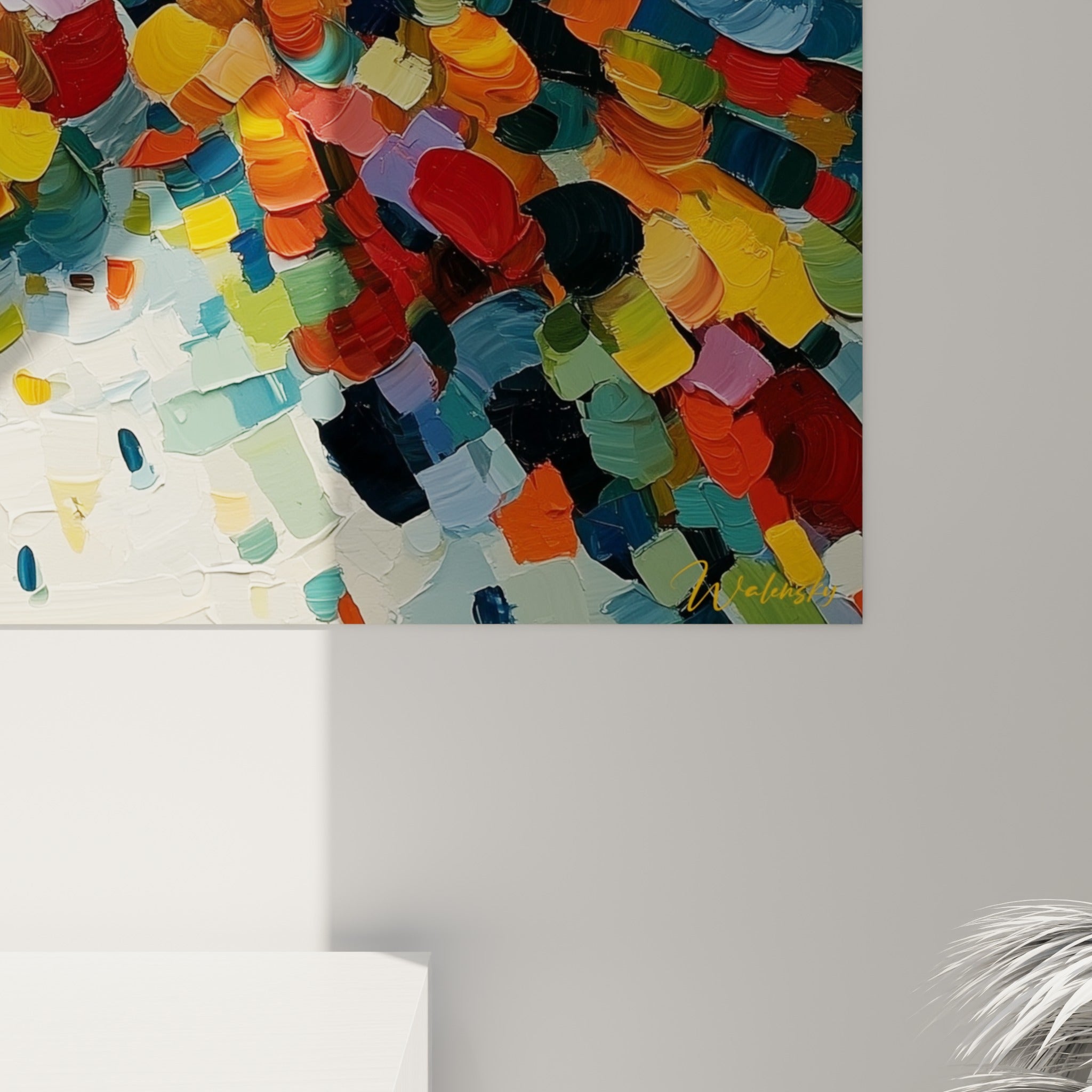Empâtements épais orange, rouge et bleu marine révélant la matière et le relief de la peinture abstraite