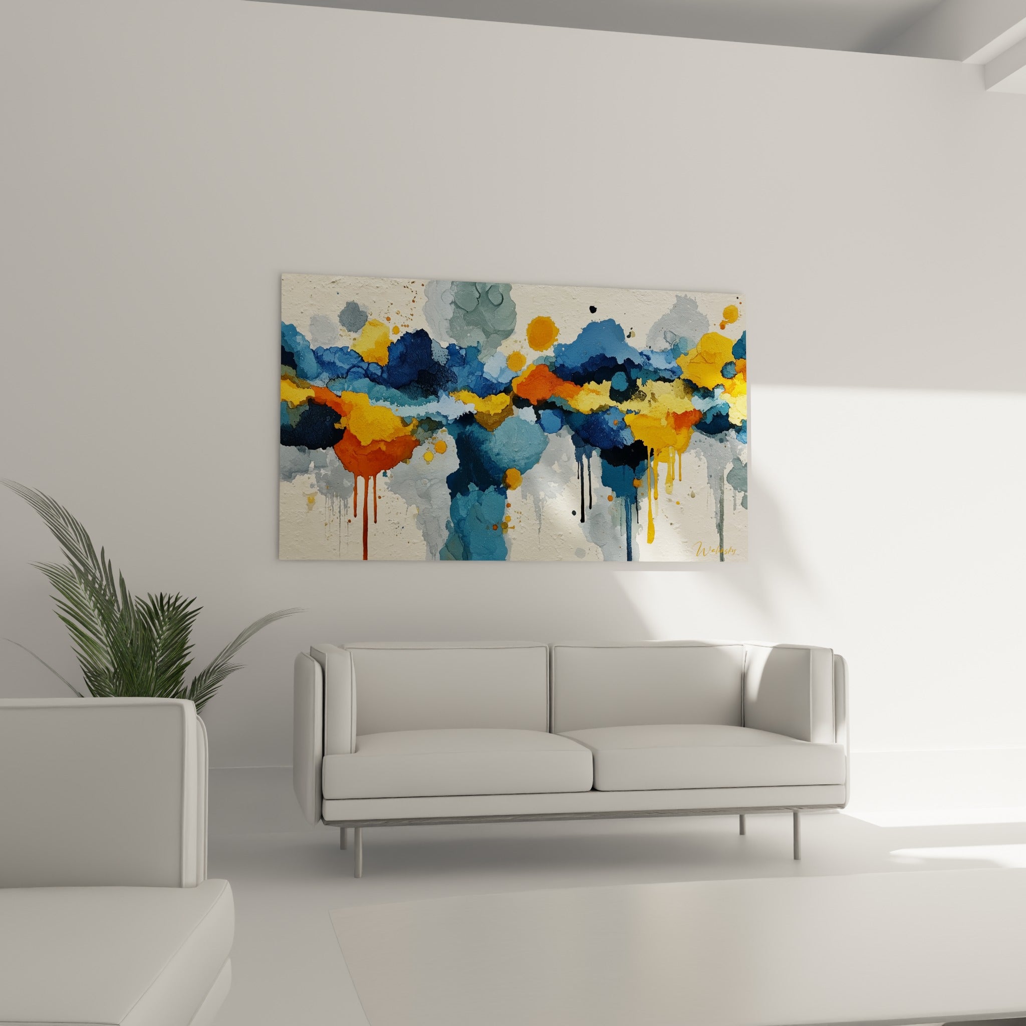 Formes fluides bleu marine et jaune ocre de ce tableau abstrait, au-dessus d'un canapé dans un salon lumineux