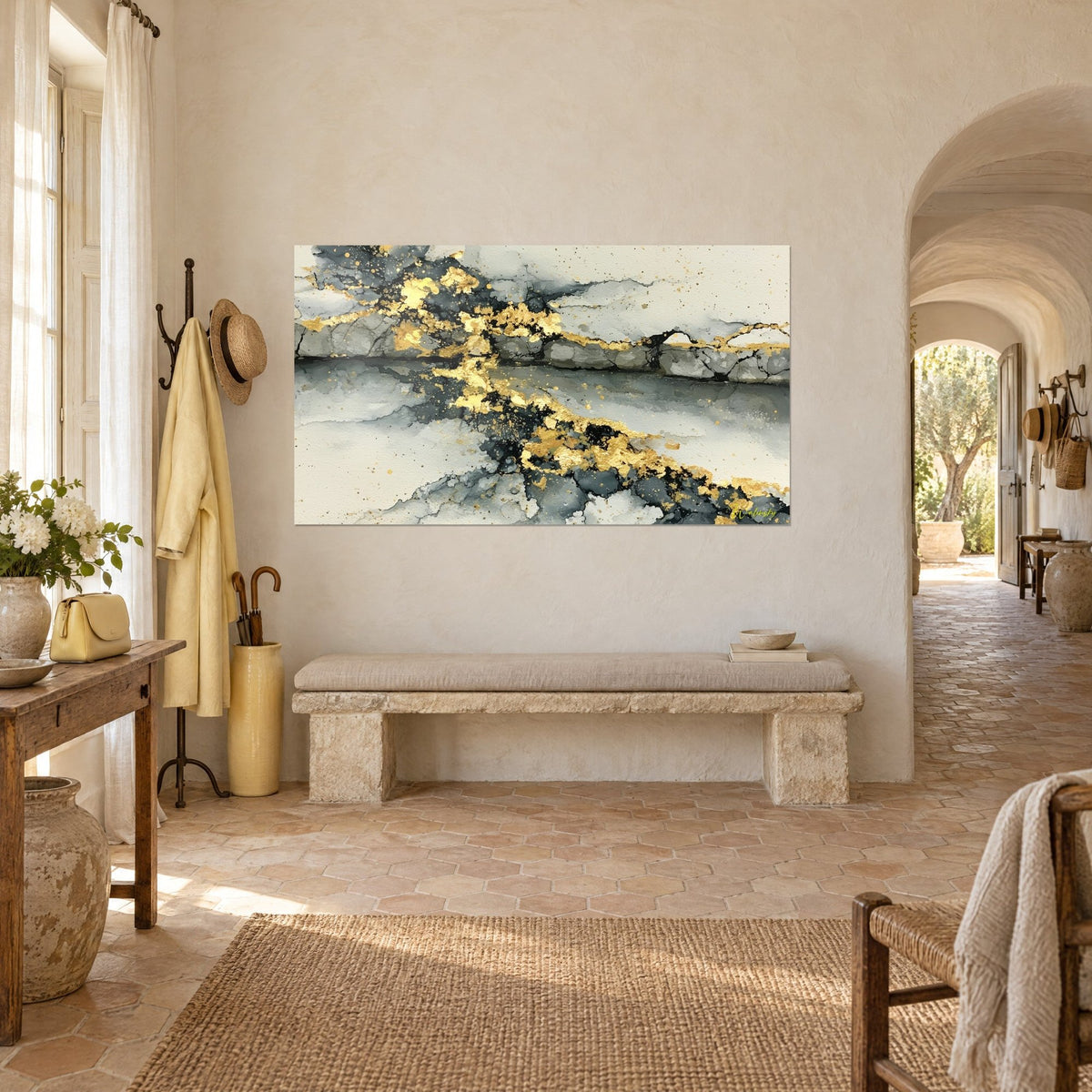 Wall art Hammered gold vein cutting through a slate grey and cream background, three-quarter view in a Provençal farmhouse, vaulted corridor