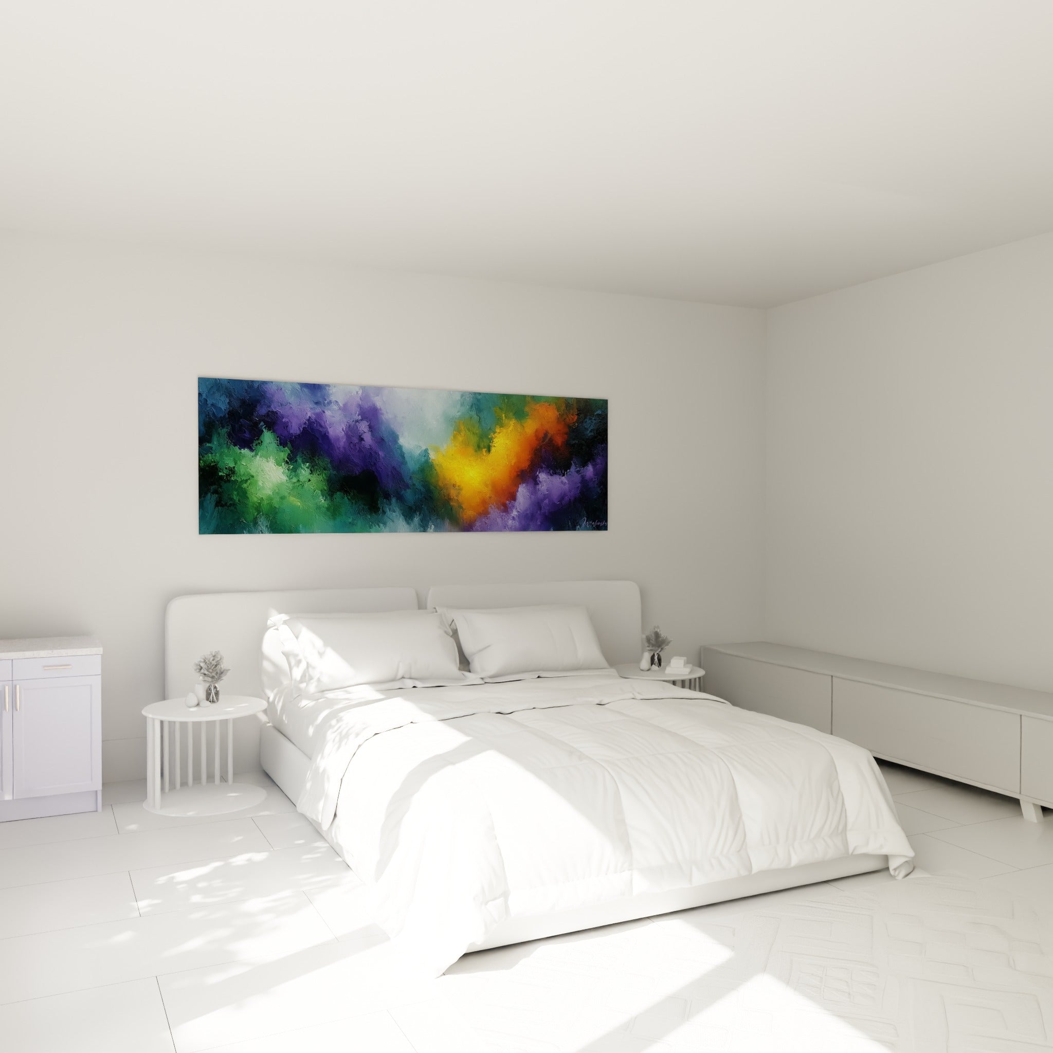 Explosion orangée sur fond violet et vert profond, accrochée au-dessus d'un lit dans une chambre claire