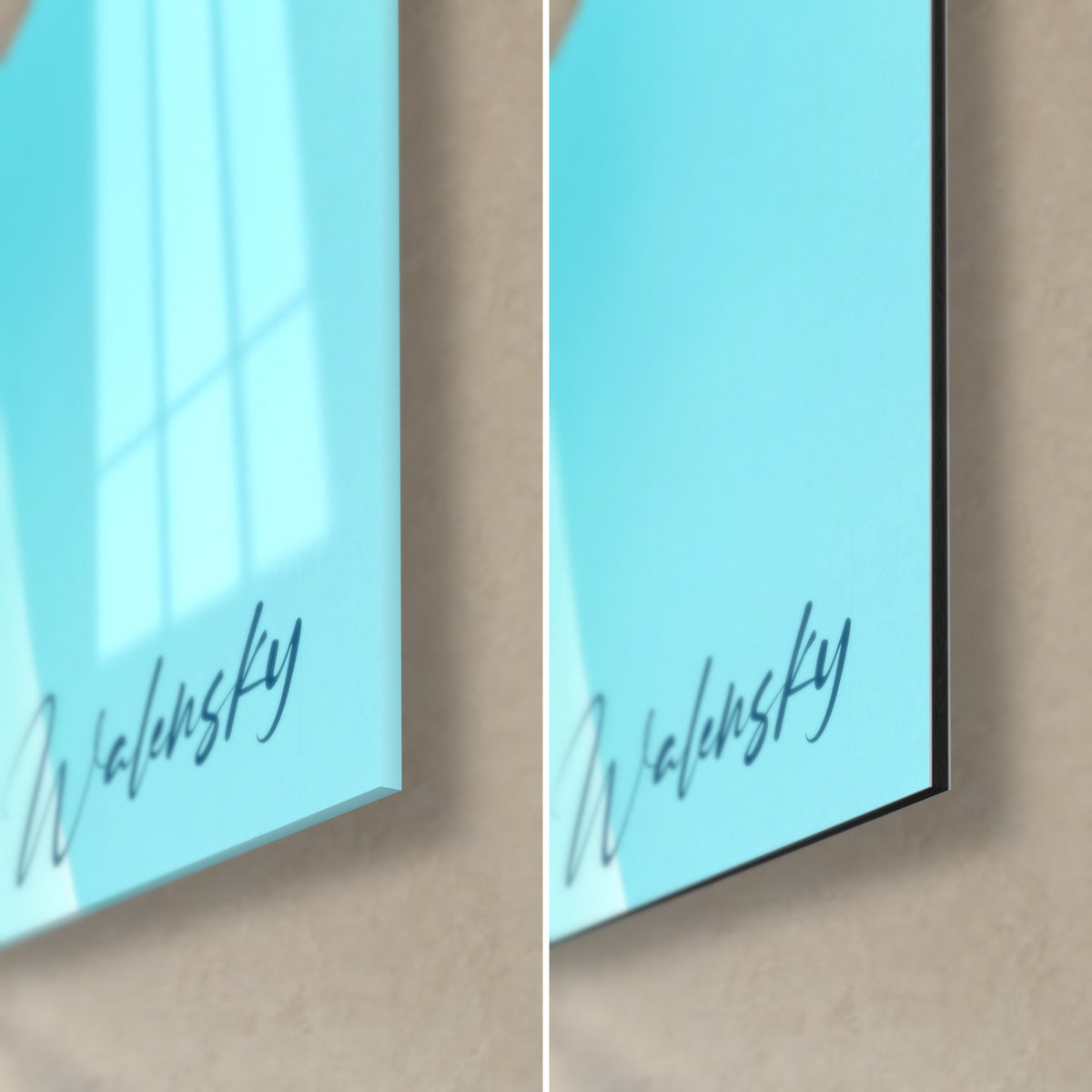 Tableau ondes aqua et blanc nacré, coin bas droit : verre acrylique brillant à gauche, alu Dibond mat noir à droite