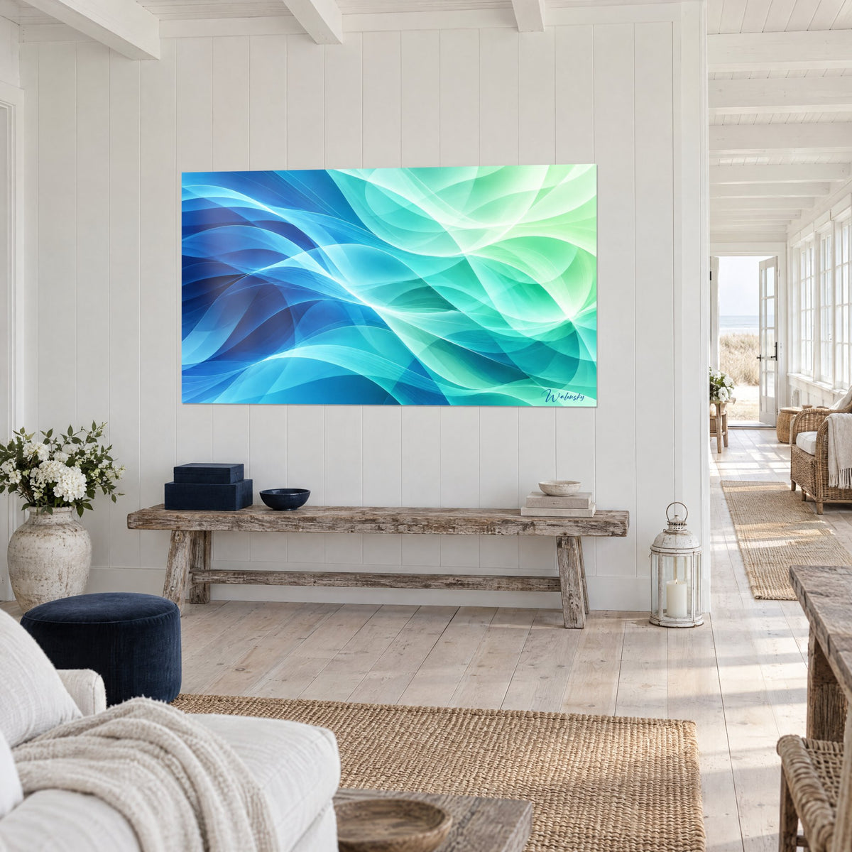 Tableau aquarelle abstraite en courbes entrelacées bleu marine et turquoise, face à une console en bois, maison de bord de mer