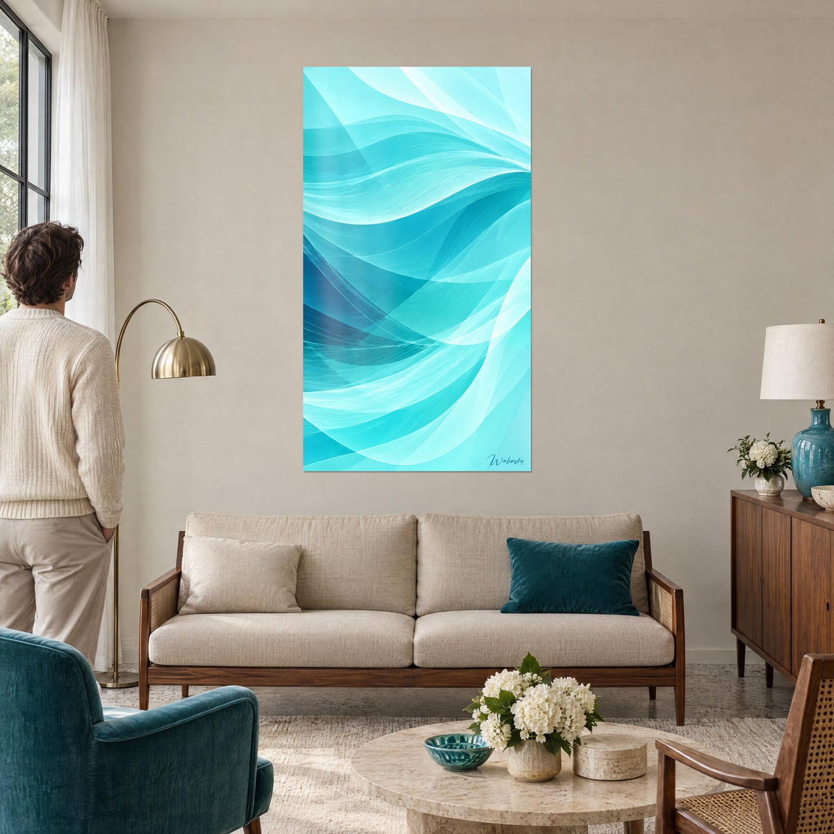 Tableau vagues drapées turquoise et bleu profond, voiles translucides entrelacés, au-dessus d'un canapé dans un salon lumineux
