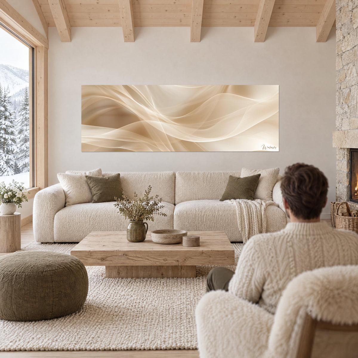 Tableau voiles diaphanes beige et blanc aux plis croisés, reflets dorés, au-dessus d'un canapé dans un salon lumineux