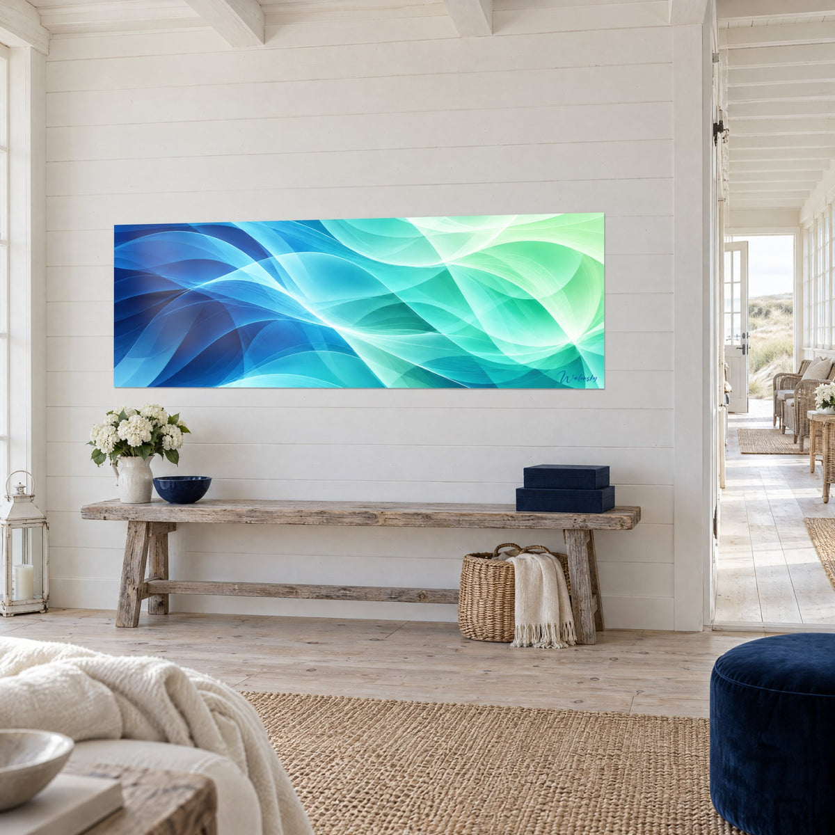 Tableau panoramique de voiles translucides bleu cobalt et vert d'eau, dégradé horizontal, mur blanc d'une maison côtière