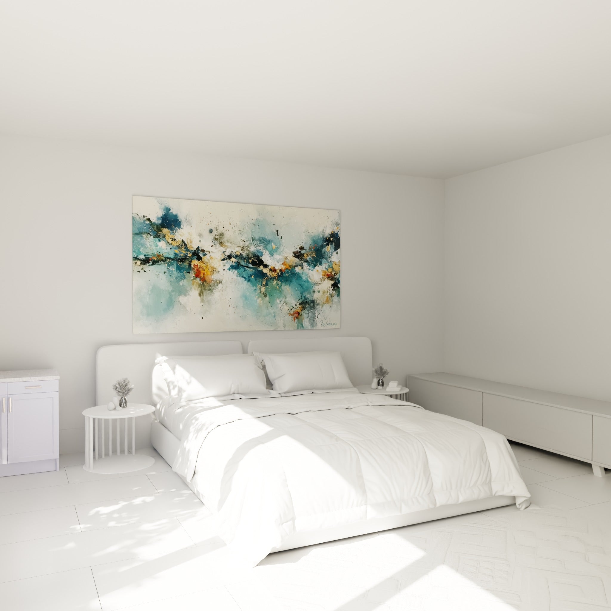Éclats ocre et bleu marine d'une œuvre abstraite au-dessus d'un lit dans une chambre claire
