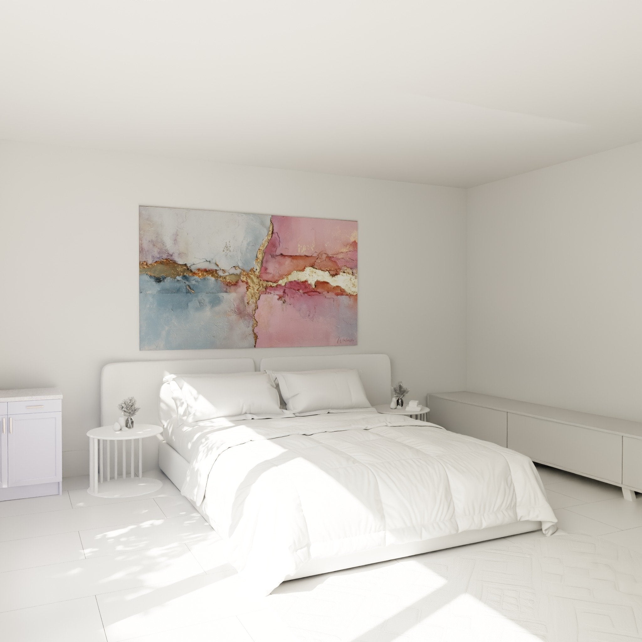 Oeuvre abstraite rose et bleu avec dorures suspendue au mur d'une chambre moderne
