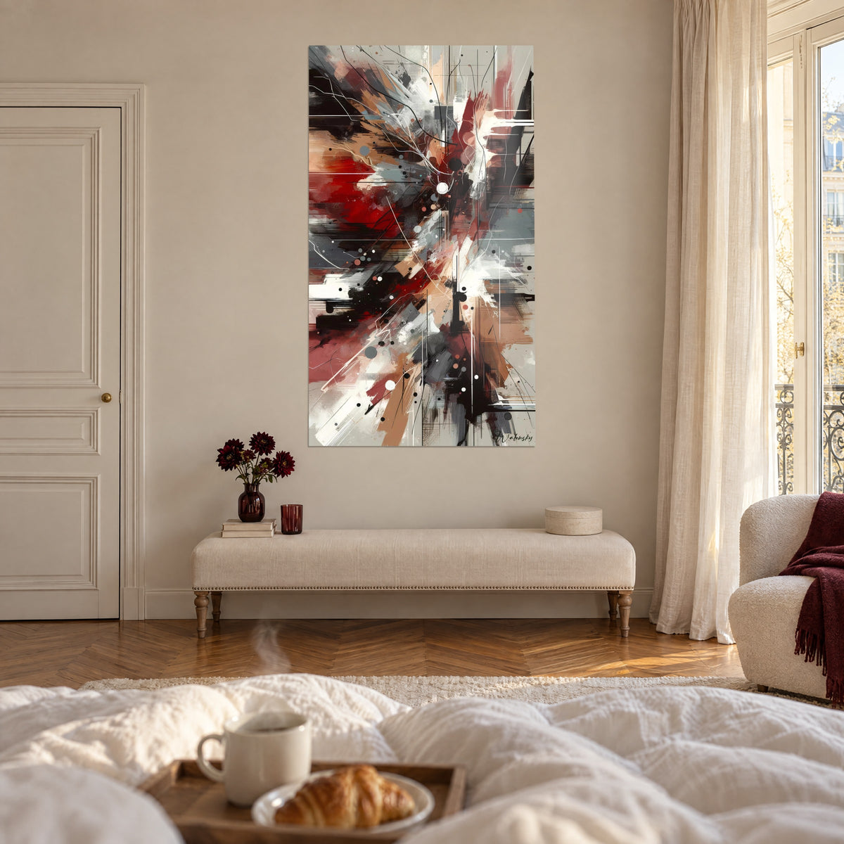Schilderij met zwarte inkt- en bloedrode penseelstreken op lichtgrijze achtergrond, boven een bed in een lichte slaapkamer