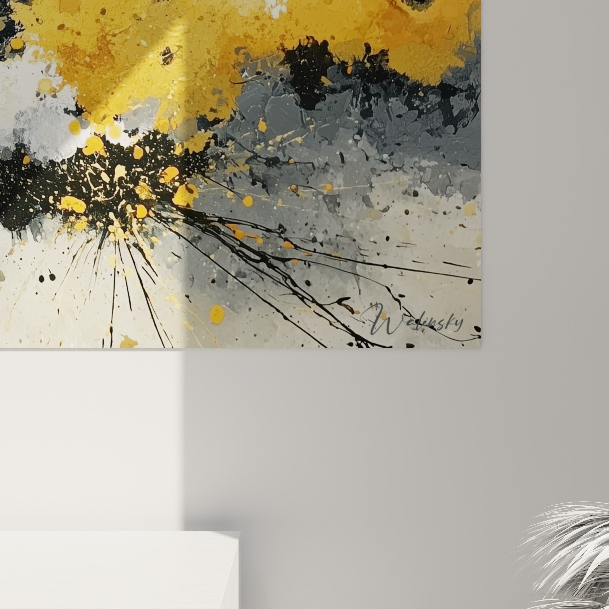 Matière picturale épaisse, coulures noires et grain doré visibles en gros plan sur la toile