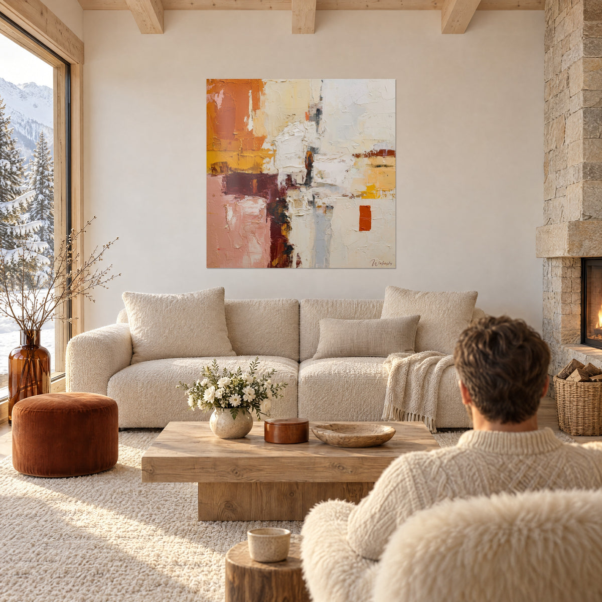 Gemälde abstrakt in dicker Spachteltextur, Safran-orange und Puderrosa, gelber Senfstreifen, über einem Sofa in einem hellen Wohnzimmer