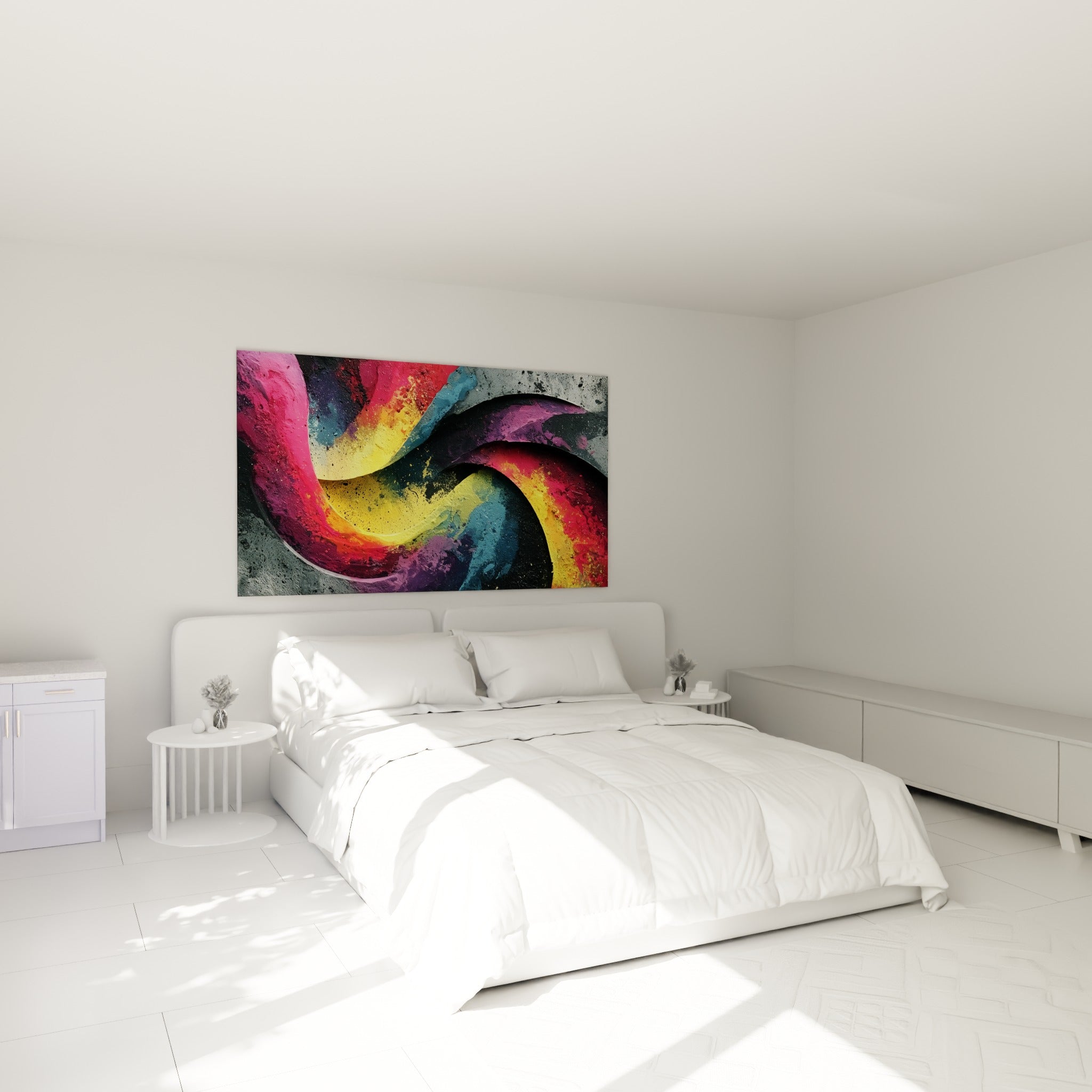 Tourbillon coloré jaune et bleu pétrole accroché au-dessus d'un lit dans une chambre claire