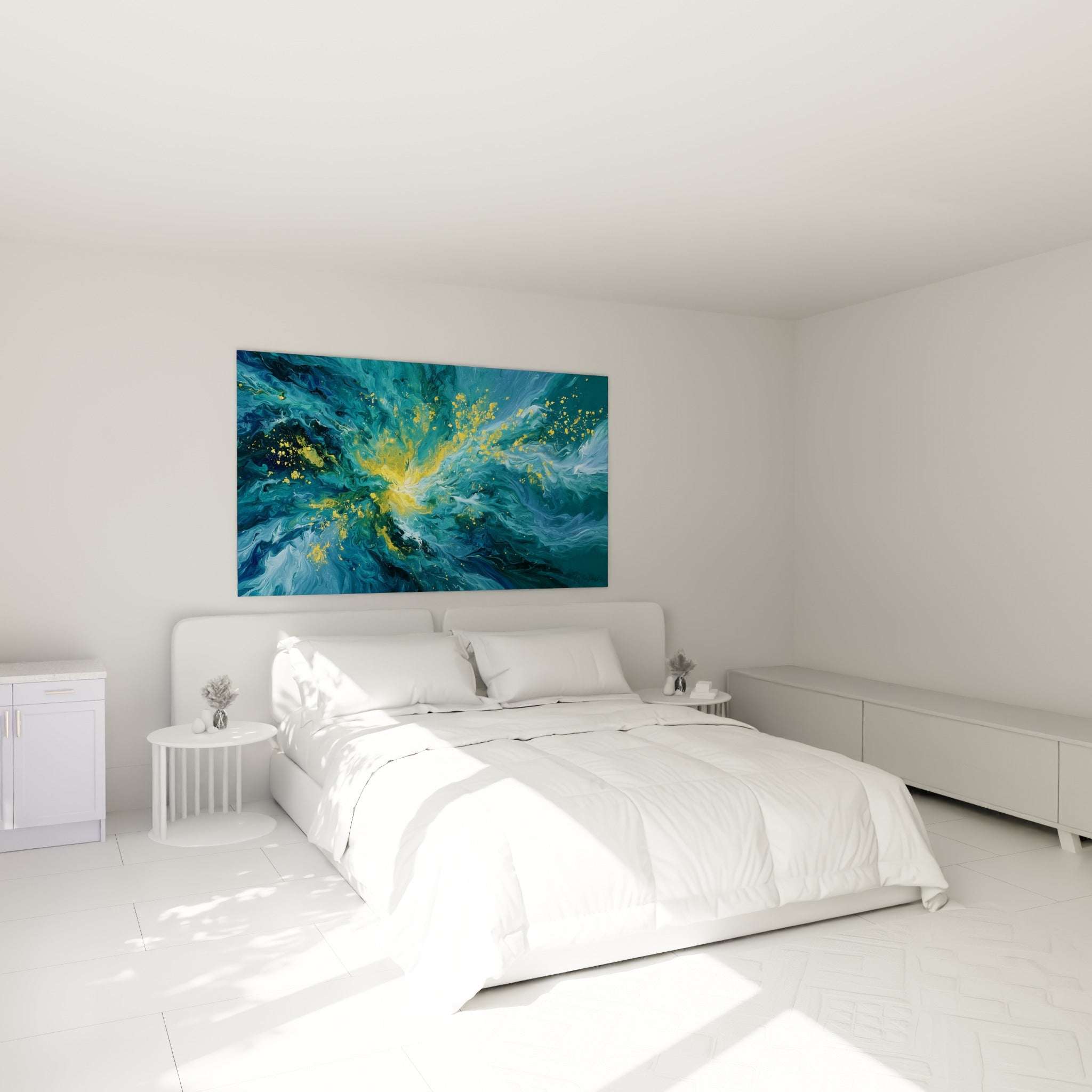 Vagues bleu marine et jaune doré en mouvement, accrochées au-dessus d'un lit dans une chambre claire