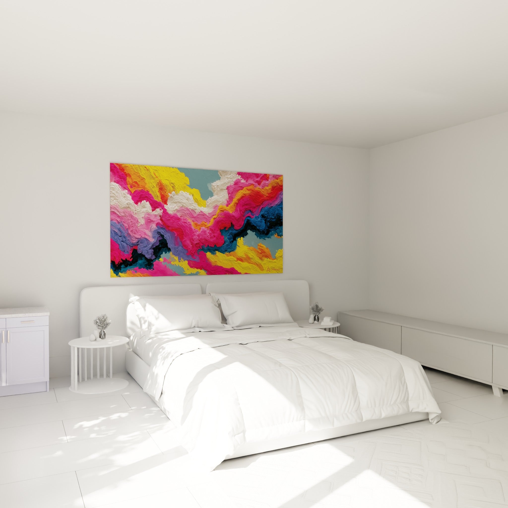 Explosion colorée de rose, jaune et bleu marine accrochée au-dessus d'un lit dans une chambre claire