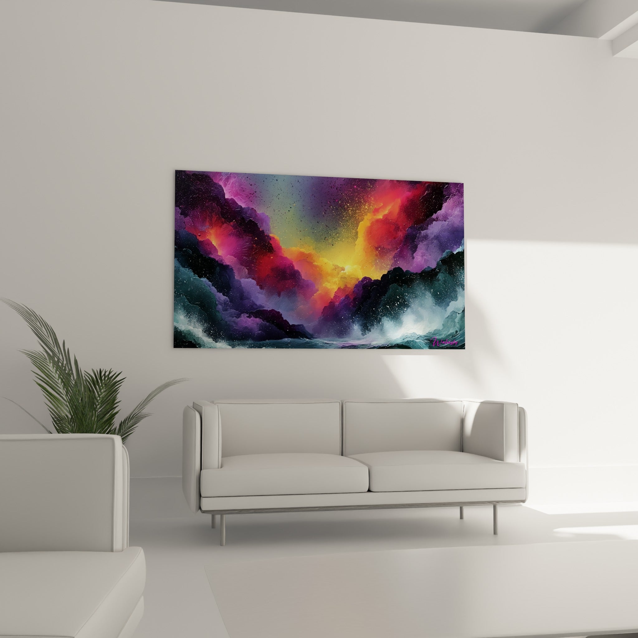 Tempête de couleurs violettes et turquoise accrochée au-dessus d'un canapé dans un salon lumineux